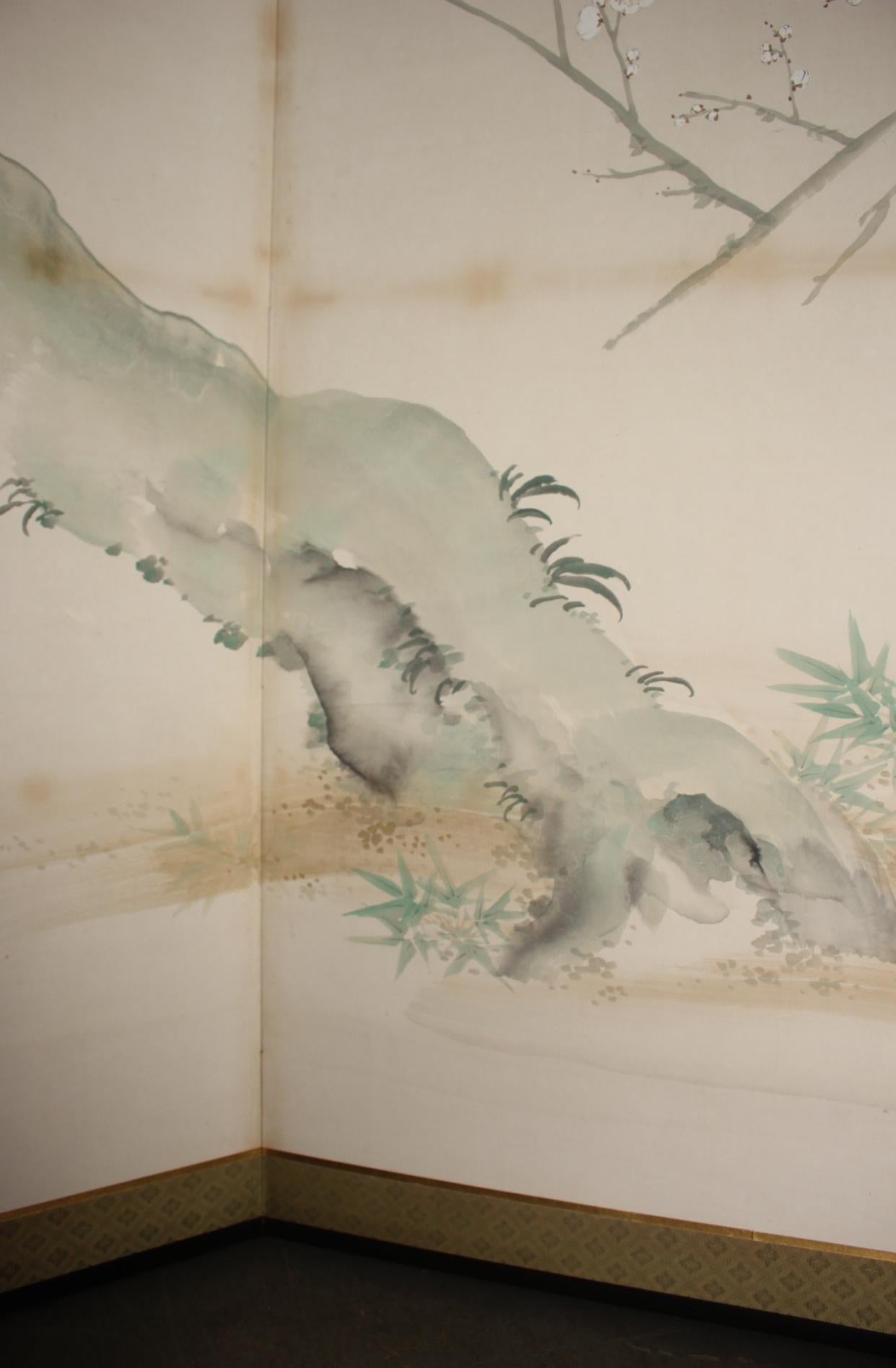 B76 Japanische Antiquitäten 6Paneele, Weiße Pflaumenblüten und Pfau, Faltwand (20. Jahrhundert) im Angebot