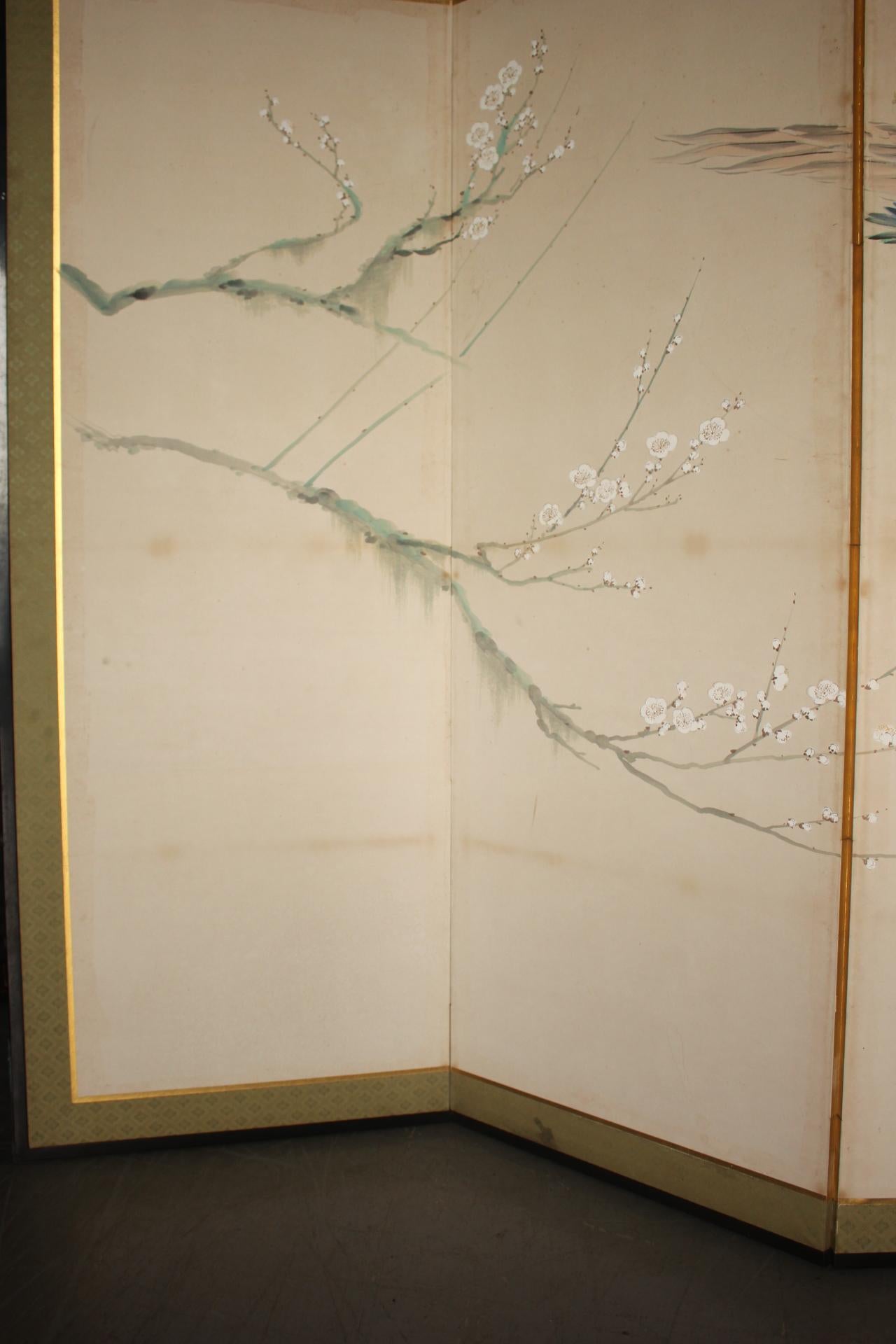 B78 Antigüedades Japonesas 6paneles, Flores de Ciruelo Blancas y Pavo Real, Biombo plegable Pintado a mano en venta