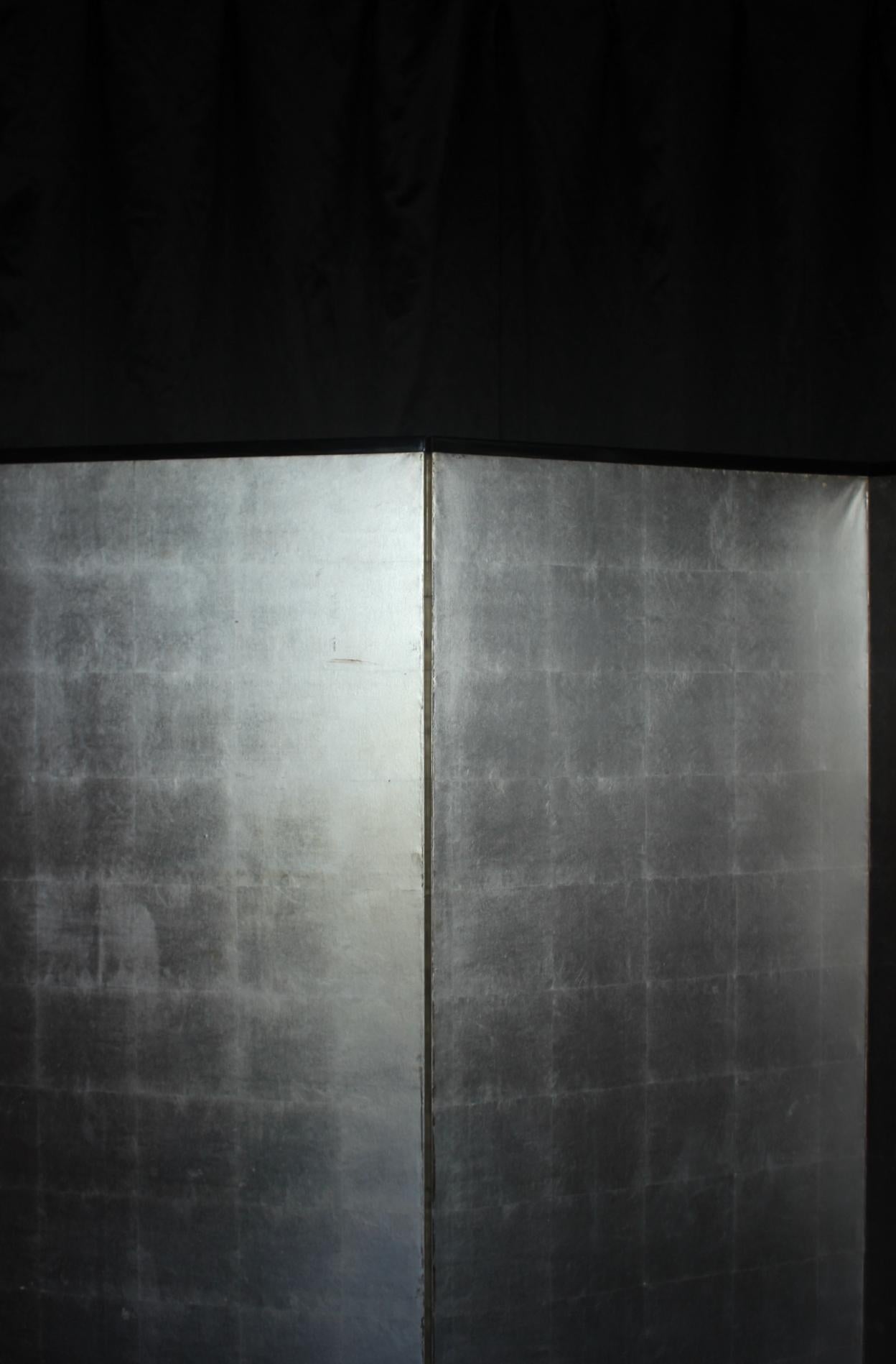 B81 Old Japanese Antiques 6panels, Silver Paper, folding Screen, Black remmed im Angebot 1