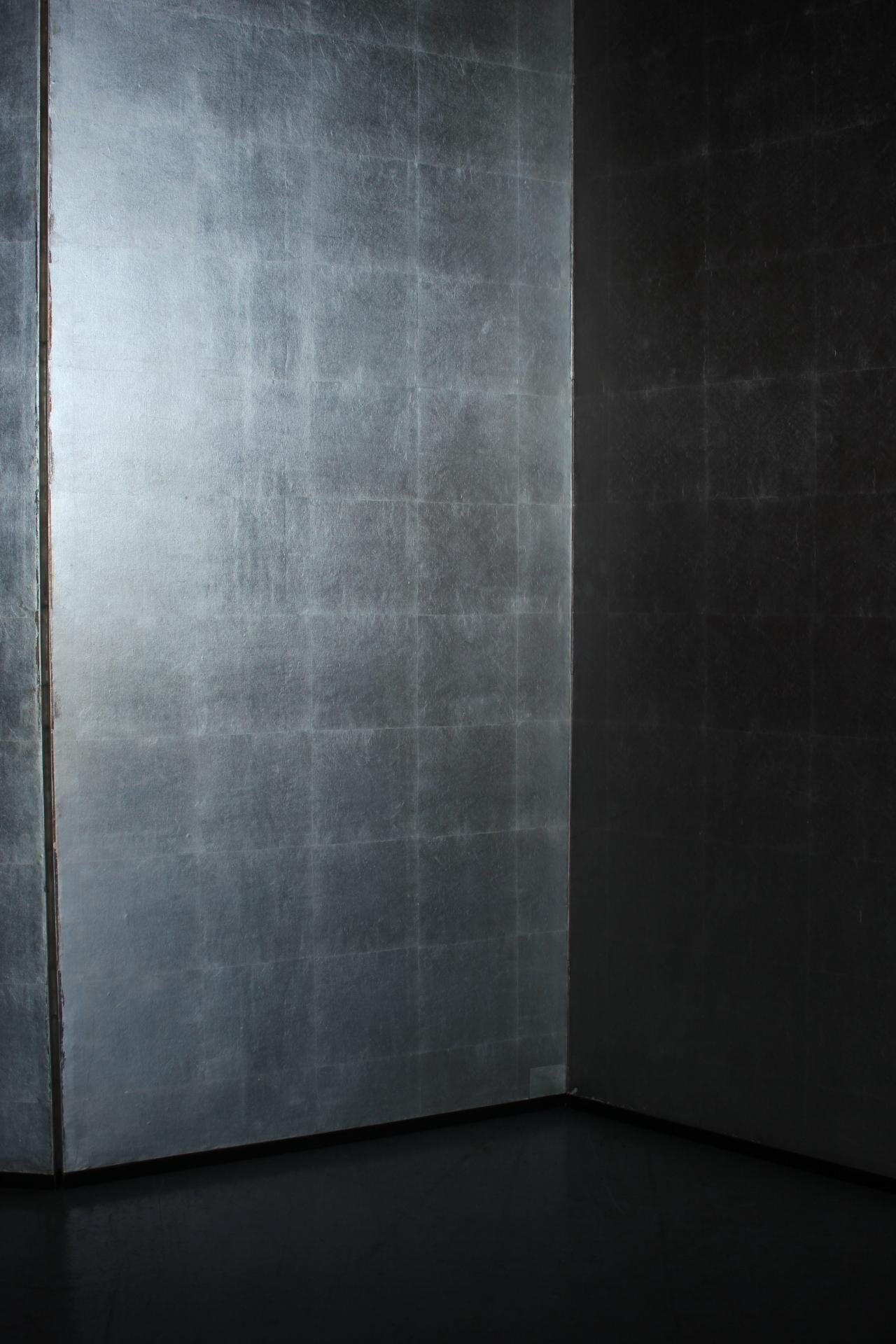 B81 Old Japanese Antiques 6panels, Silver Paper, folding Screen, Black remmed im Angebot 2