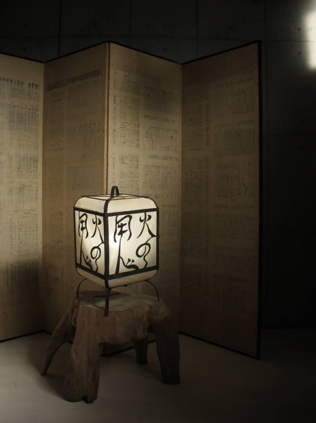 Plain folding screen with the base left as is
Material: Paper on wooden frame
One piece: W580×H1740mm×D15mm,
Unfolded size: W3500mm
Folded size: W590×H1740×D100mm, 7kg
Estimate packing size: (sandwiched with 5-10mm plywood): 18cm x 67cm x 182cm,