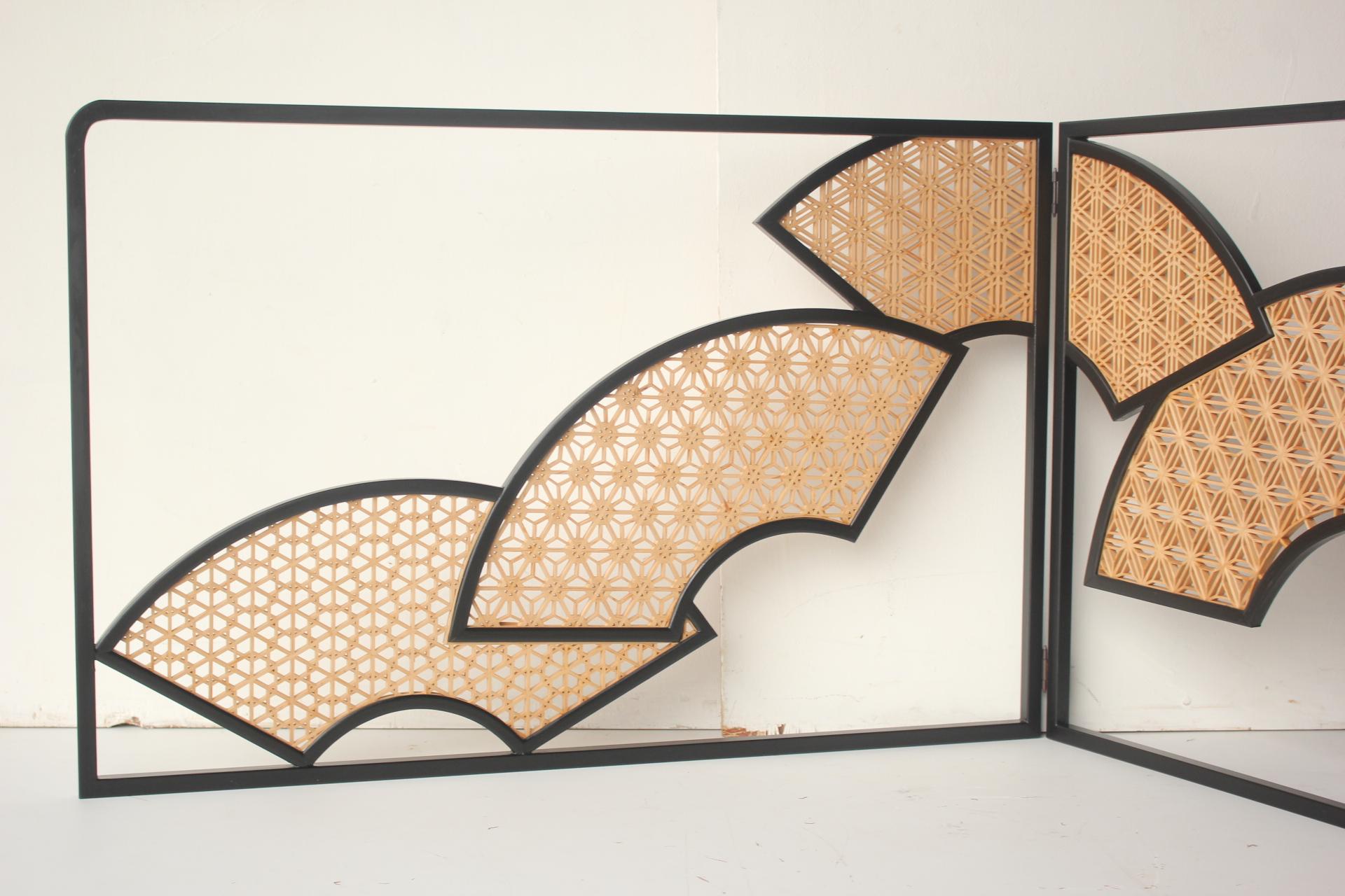 MATERIAL: Holz
Ein Stück: B880×H580mm×T17mm,
Ungefaltetes Format: B1760mm
Größe gefaltet: B880×H580×T35mm, 2kg
Ungefähre Verpackungsgröße: (mit 5-10mm Sperrholz eingeklemmt): 95cm x 64cm x 10cm, 10kg

Dieses Muster, das durch die Kombination von