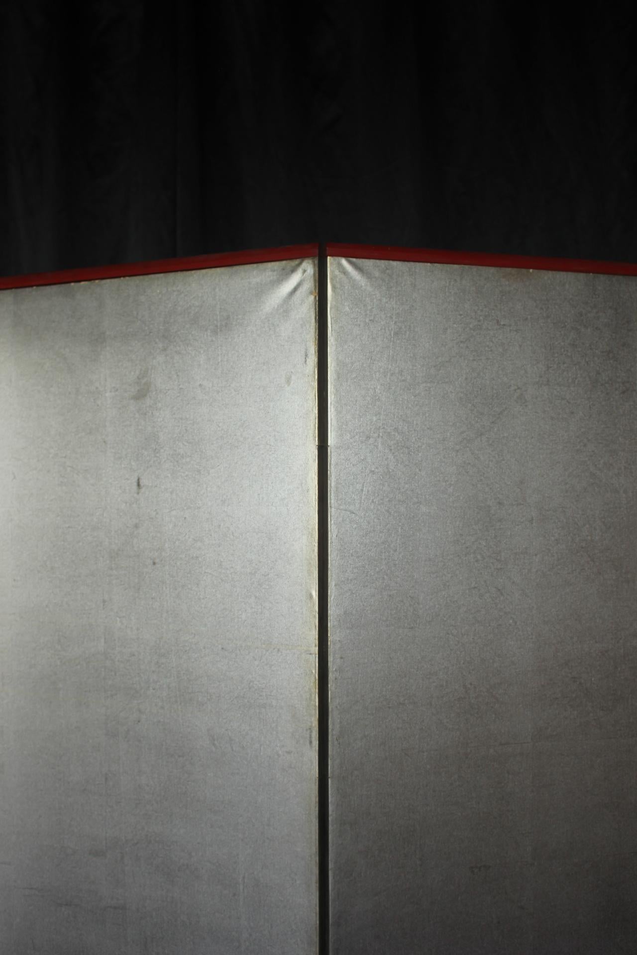 B85 Old Japanese 6panels, Silver Paper, folding Screen, red remmed im Angebot 6