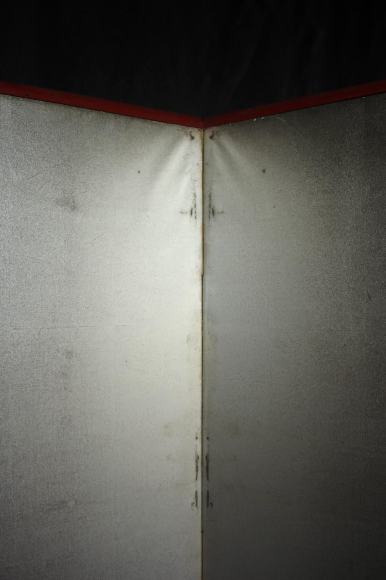 B85 Old Japanese 6panels, Silver Paper, folding Screen, red remmed im Angebot 3