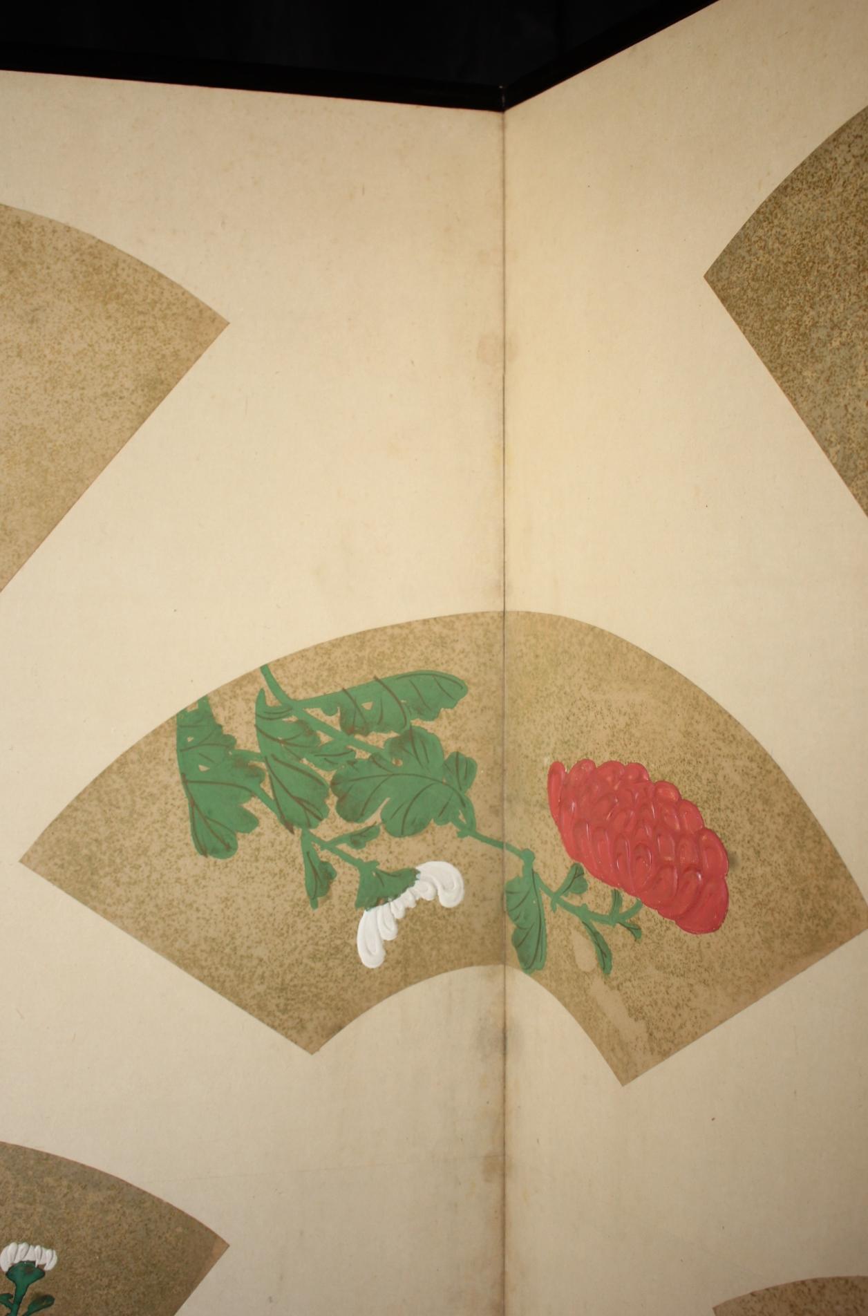 B87 Japanische Antiquitäten Kunst, Chrysantheme und Silber Hintergrund Bildschirm Byobu (20. Jahrhundert) im Angebot