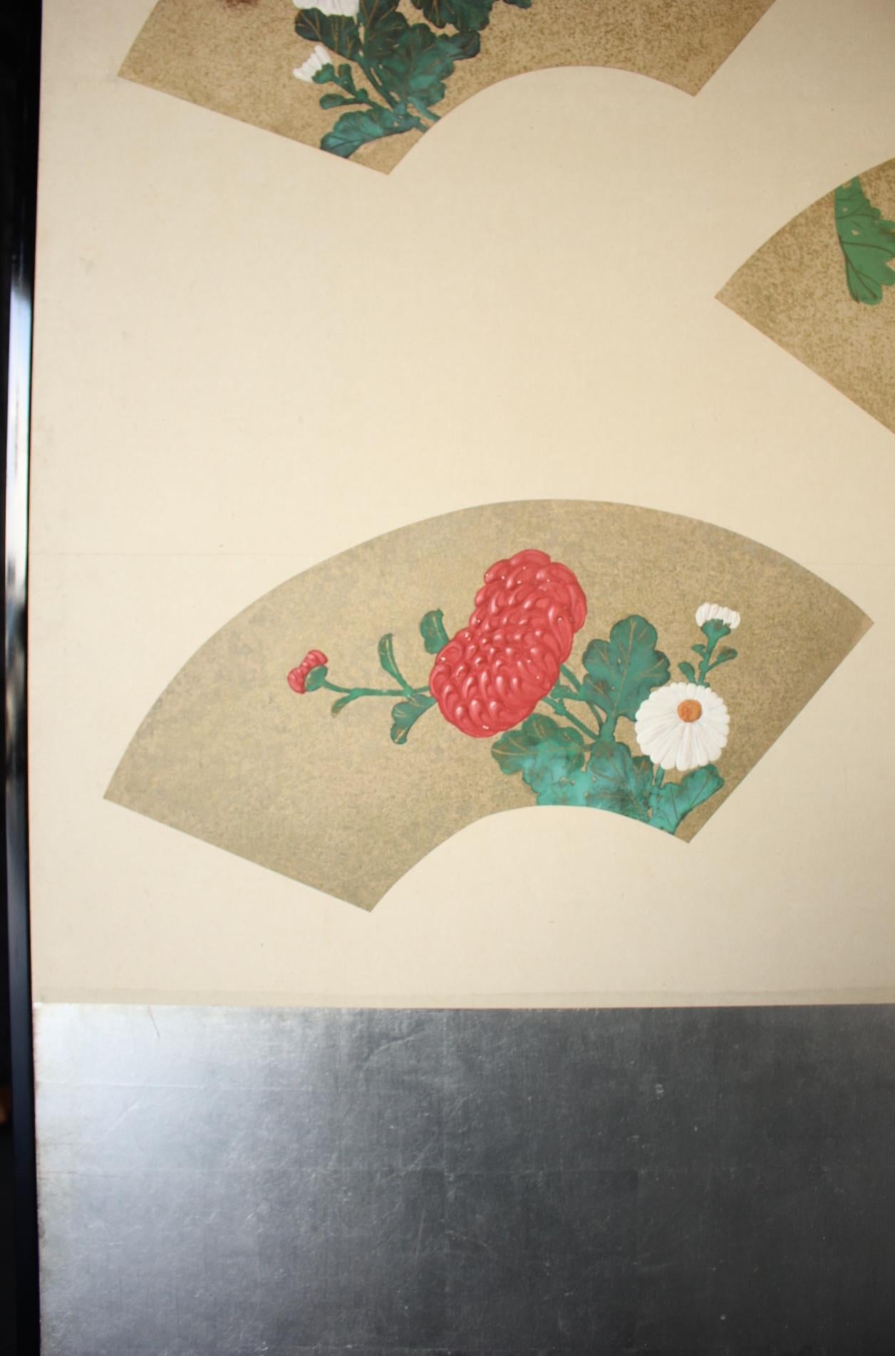 B87 Japanische Antiquitäten Kunst, Chrysantheme und Silber Hintergrund Bildschirm Byobu im Angebot 1
