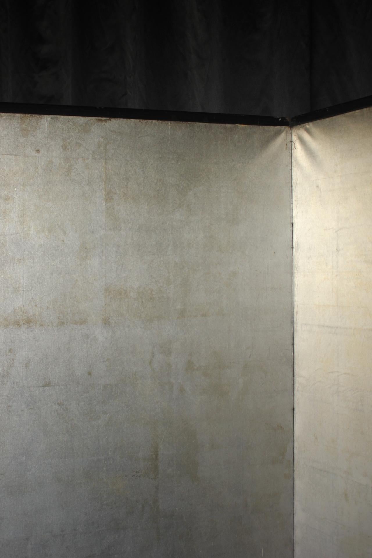 B88 Japanische Antiquitäten Kunst, Silber Hintergrund Bildschirm Byobu (20. Jahrhundert) im Angebot