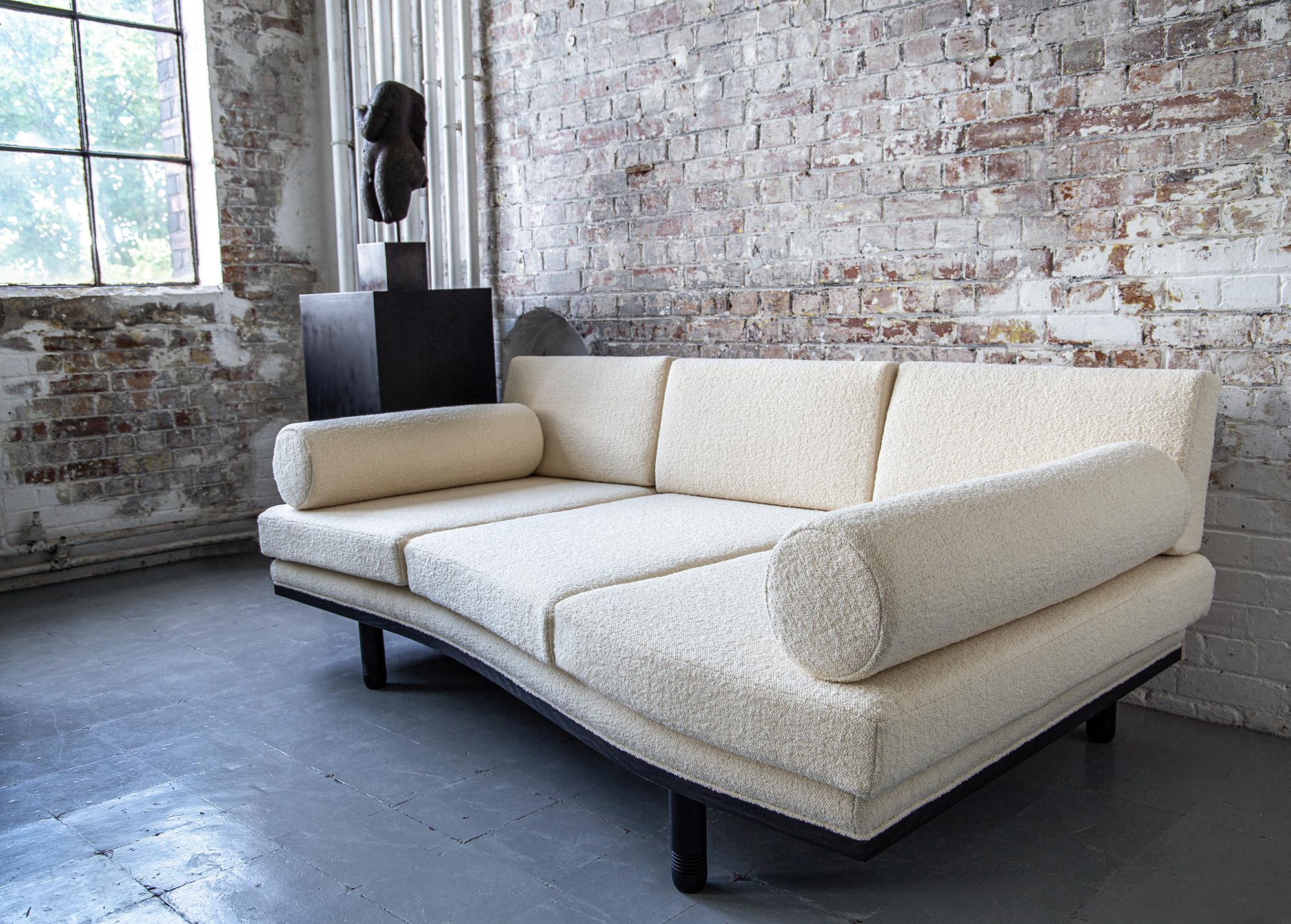 Baalbek, Trapezförmiges Sofa Daybed von Toad Gallery, Contemporary Edition 2022 im Zustand „Neu“ im Angebot in London, GB