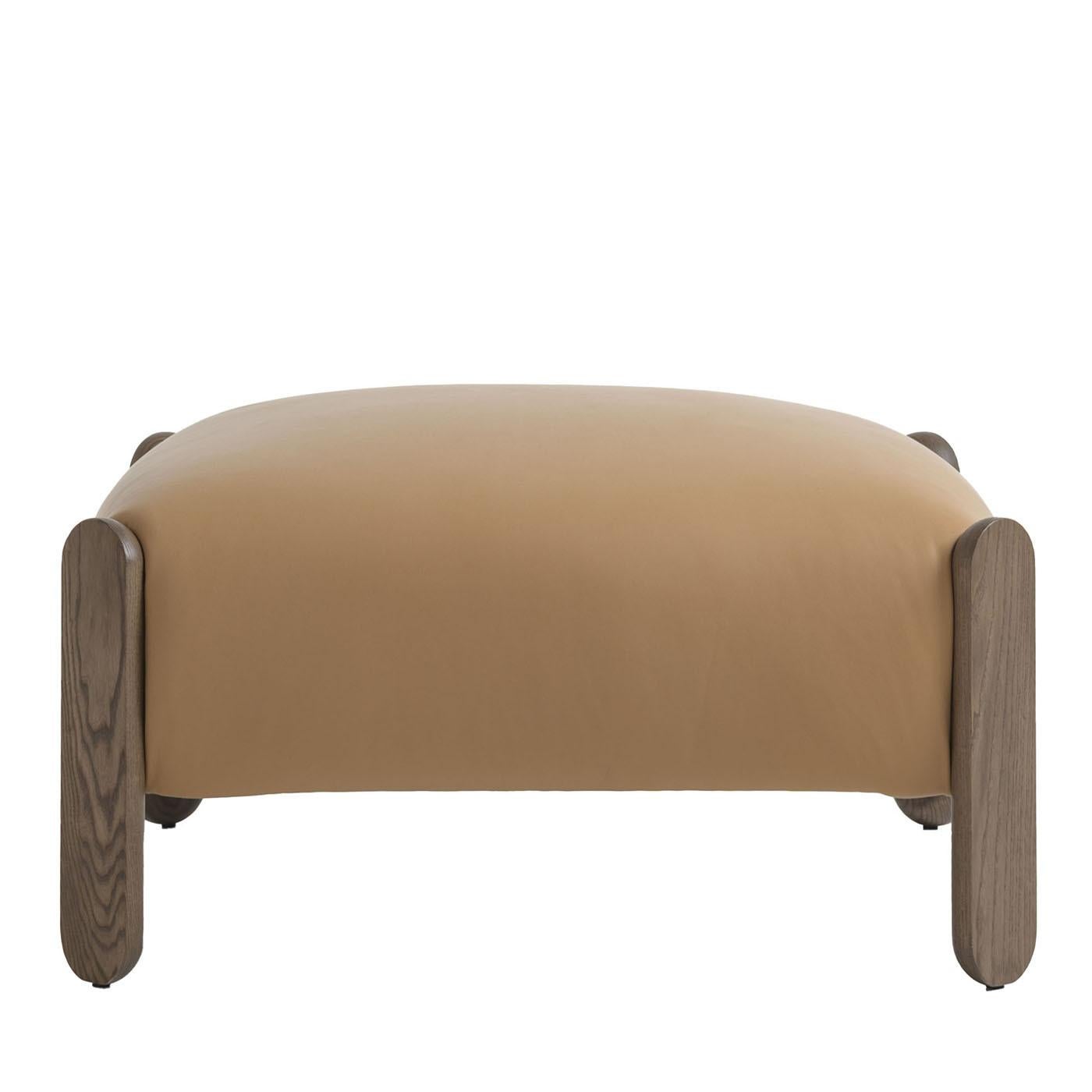 The Babà soft 876 ottoman, designed by Emilio Nanni, draws inspiration from the classic Neapolitan dessert with its full, generous volume and graceful lines that convey understated elegance. Featuring a tobacco-tinted ash wood frame and a seat