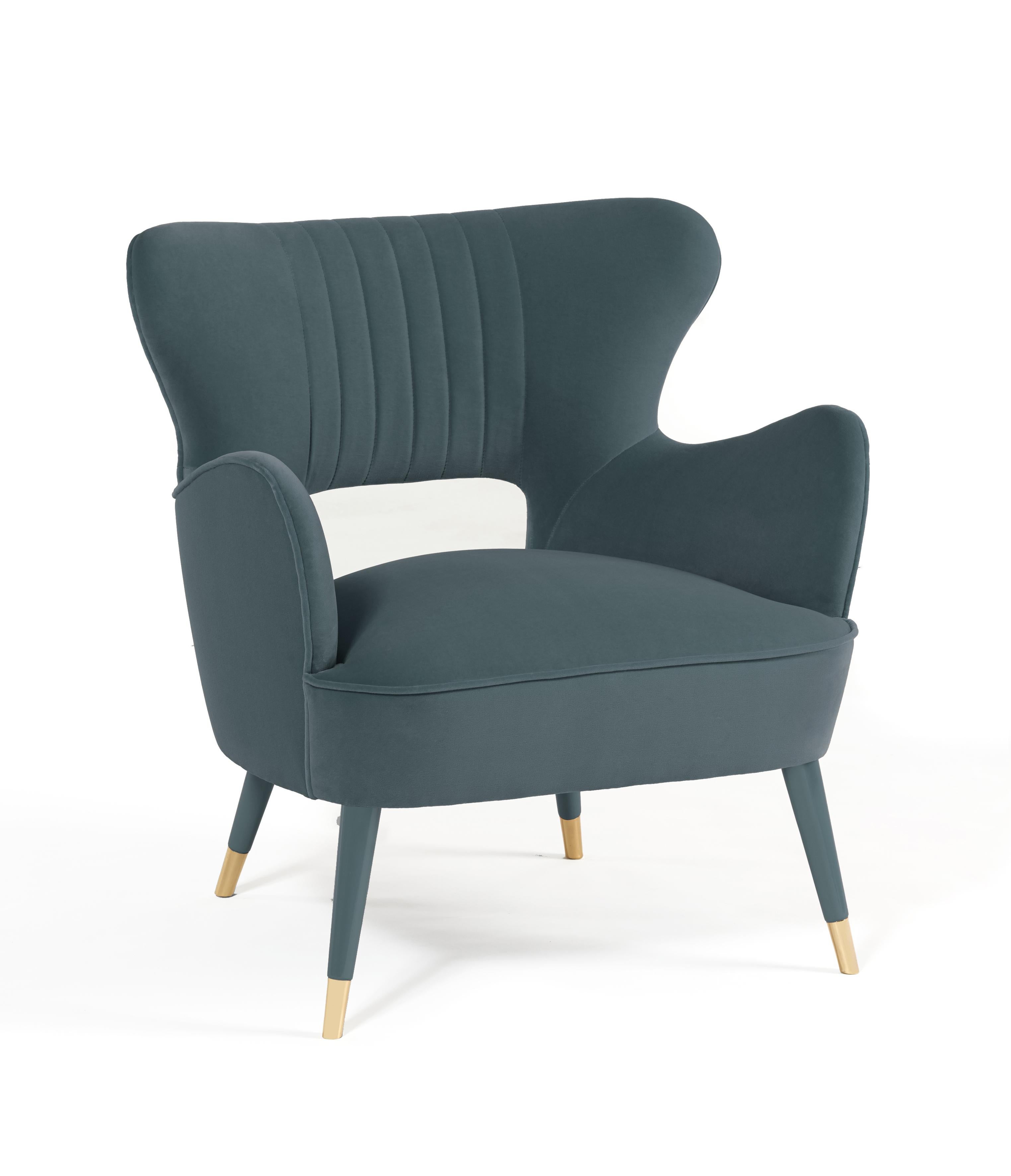 Poltrona Babe di Munna
Dimensioni: D 69 x L 69 x H 74 cm. SH: 44 cm.
Materiali: Legno massiccio, schiuma, ottone e imbottitura.
Finiture: Velluto di cotone Basalto, gambe laccate e piedini in ottone lucido.

Disponibile in tutti i tessuti Munna, ad