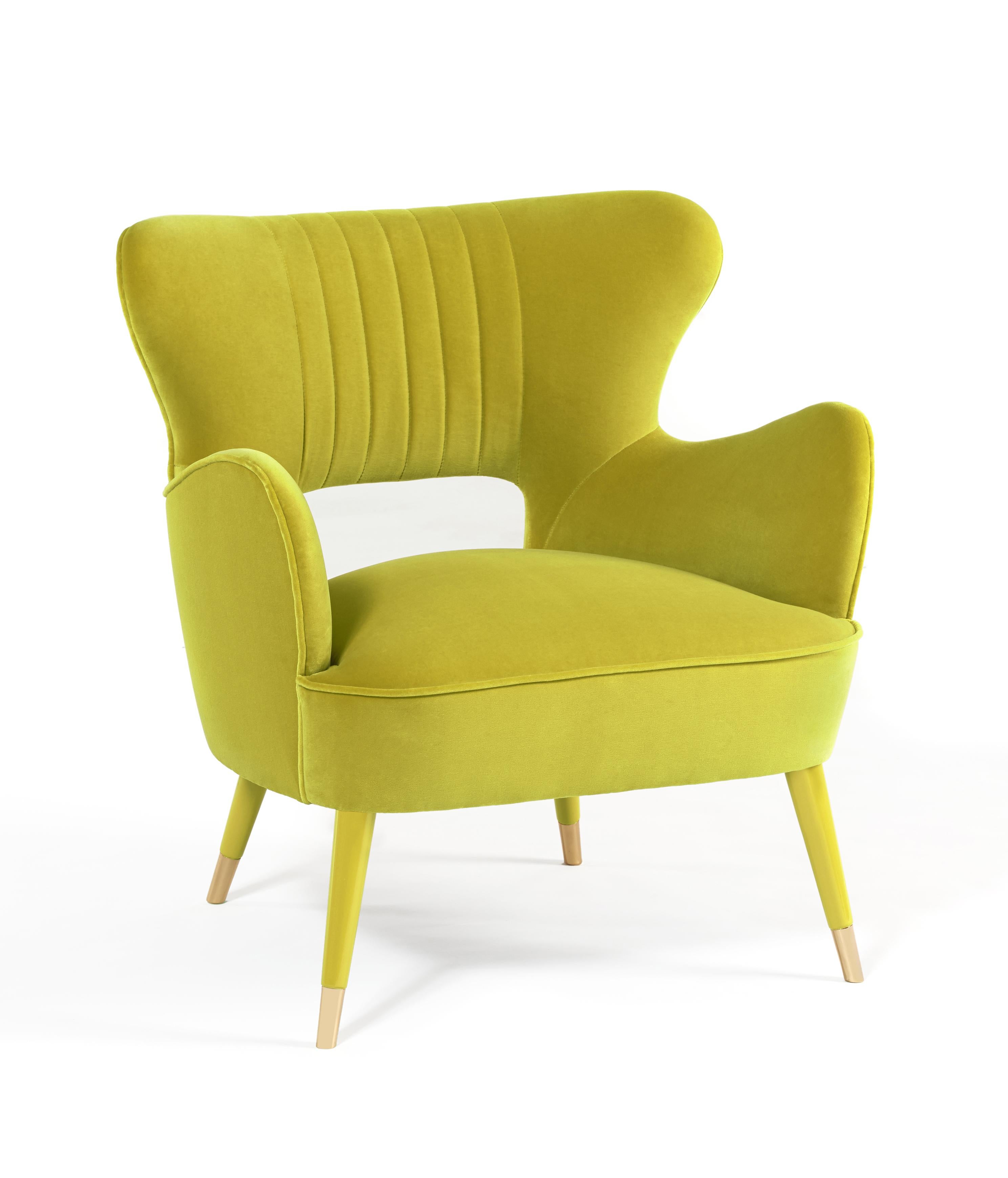 Sillón Babe by Munna
Dimensiones: P 69 x An 69 x Al 74 cm. SH: 44 cm.
Materiales: Madera maciza, espuma, latón y tapicería.
Acabado: Terciopelo de algodón lima, patas lacadas y cubierta de los pies de latón pulido.

Disponible en todos los tejidos