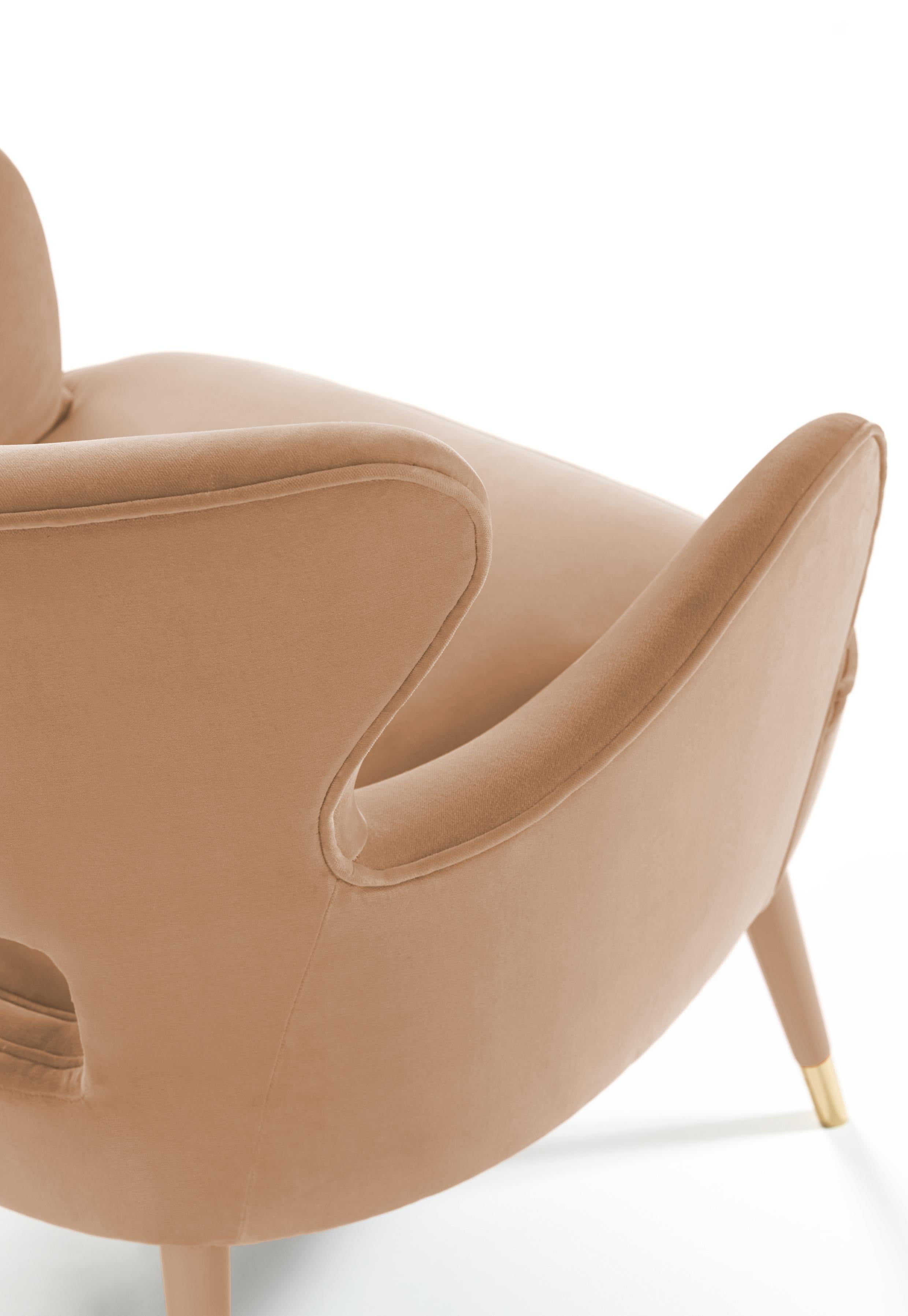 Sillón Babe by Munna
Dimensiones: P 69 x An 69 x Al 74 cm. SH: 44 cm.
Materiales: Madera maciza, espuma, latón y tapicería.
Acabado: Terciopelo de algodón rosa pálido, patas de madera lacada y cubierta de los pies de latón pulido.

Disponible en