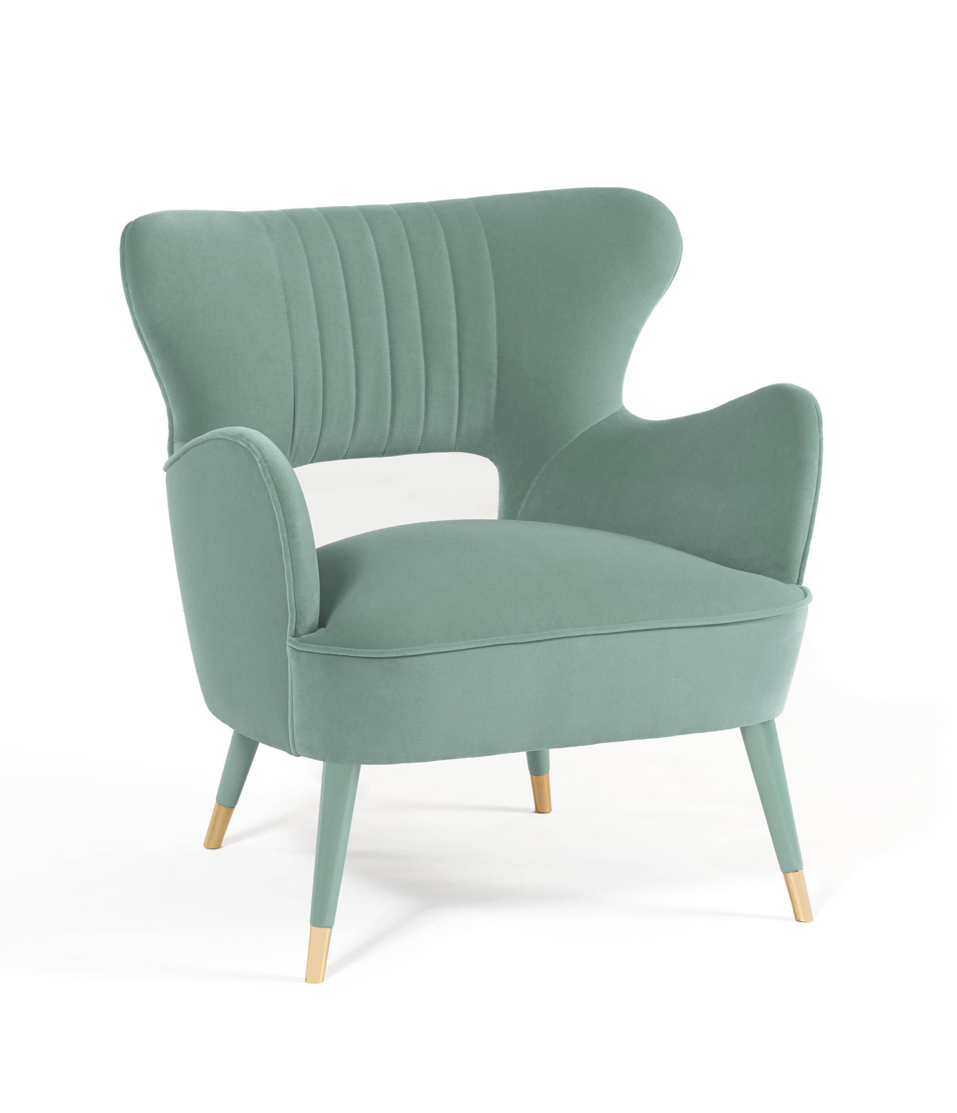 Sillón Babe by Munna
Dimensiones: P 69 x An 69 x Al 74 cm. SH: 44 cm.
Materiales: Madera maciza, espuma, latón y tapicería.
Acabado: Terciopelo de algodón verde pálido, patas lacadas y cubierta de los pies de latón pulido.

Disponible en todos los
