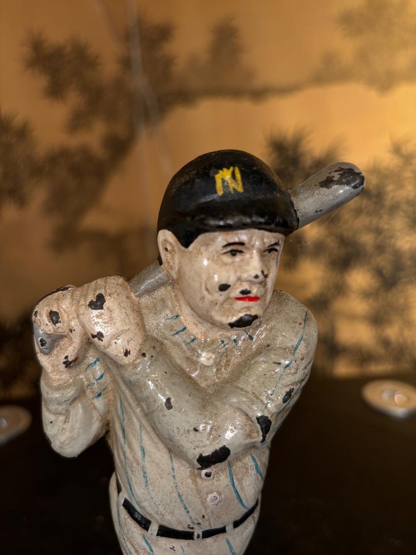  Babe Ruth Vintage Baseball Slugger „The Bambino“ Skulptur, Originalfarbe  (amerikanisch) im Angebot
