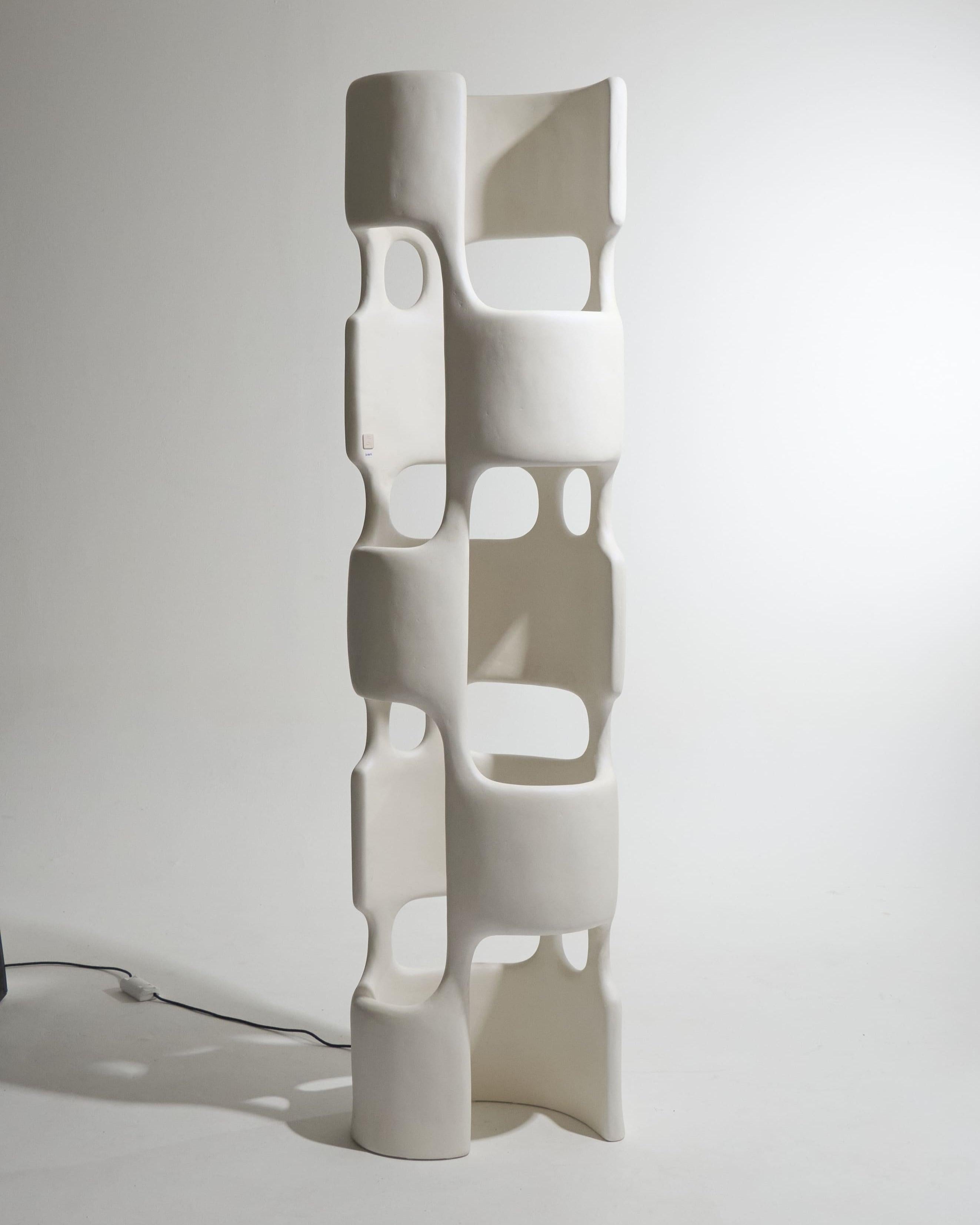 XXIe siècle et contemporain Lampadaire Babel en plâtre en vente