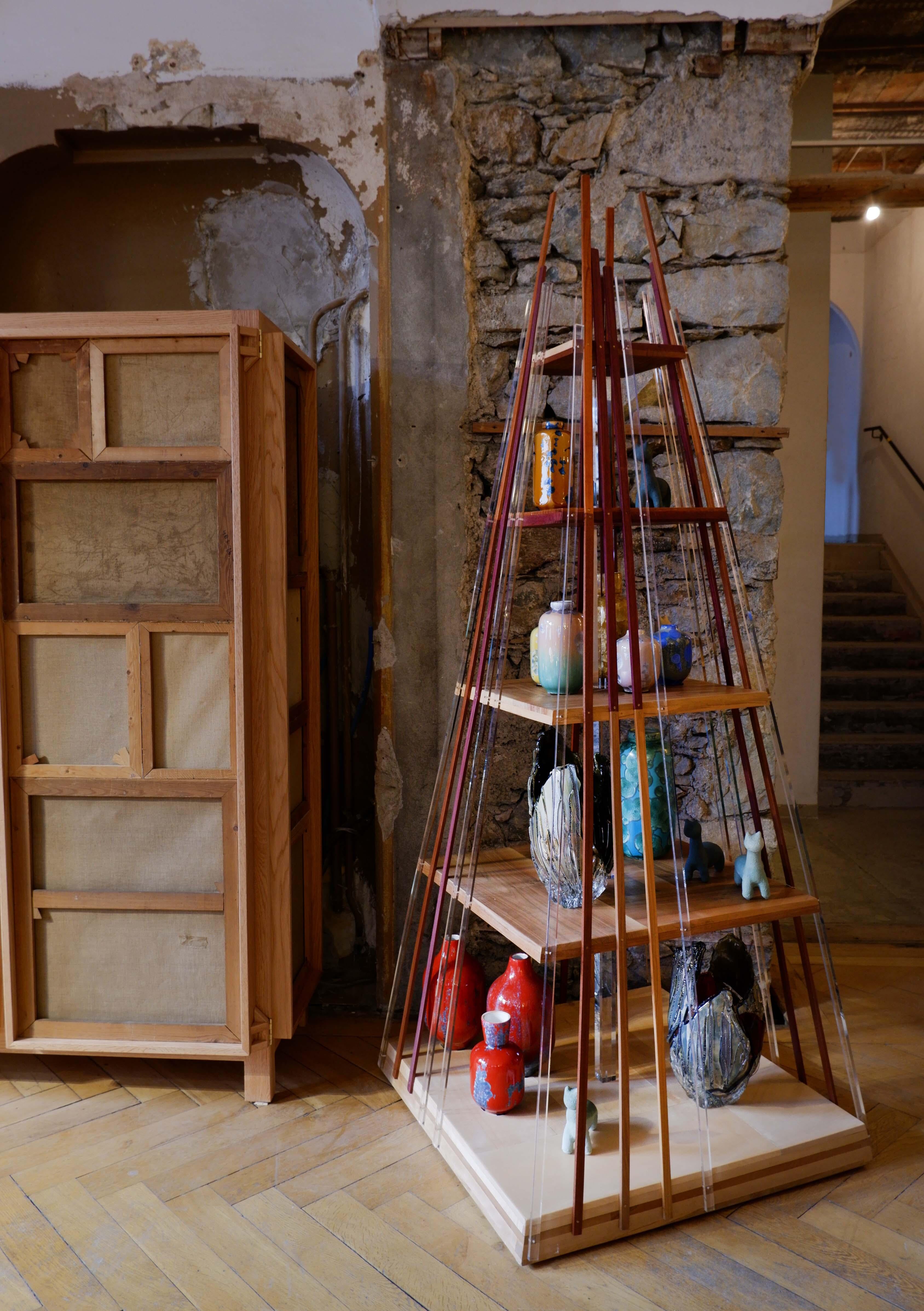 Libreria Babel Tower III in Wood di Hillsideout in vendita 2