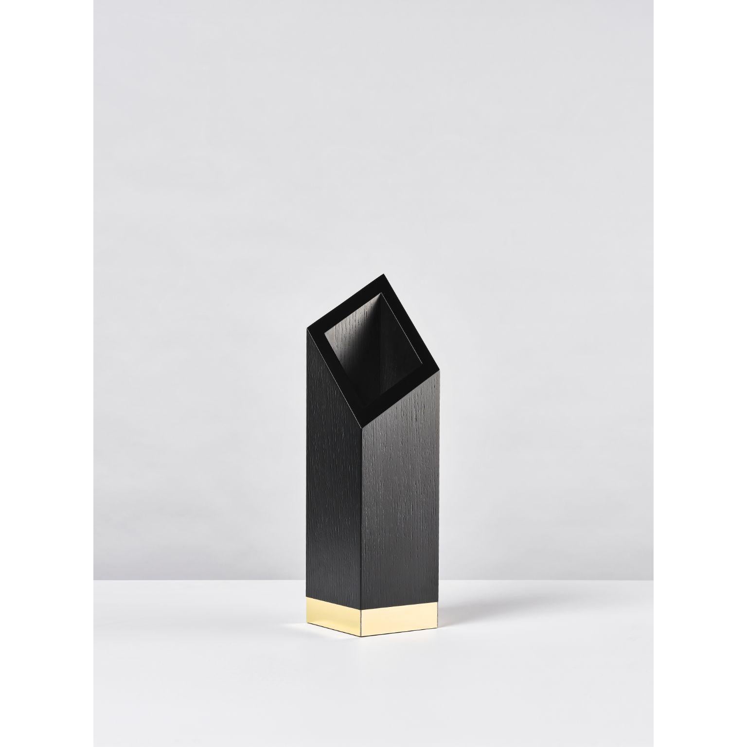 Babel vase sculpted by Lupo Horio¯kami
Dimensions: D 15 x W 15 x H 55 cm
Materials: Black ashwood, gold metallic foil

“The artwork [...] arises when the mind is willing to accept reality as it was the first time it meets it” (“aesthetics of the