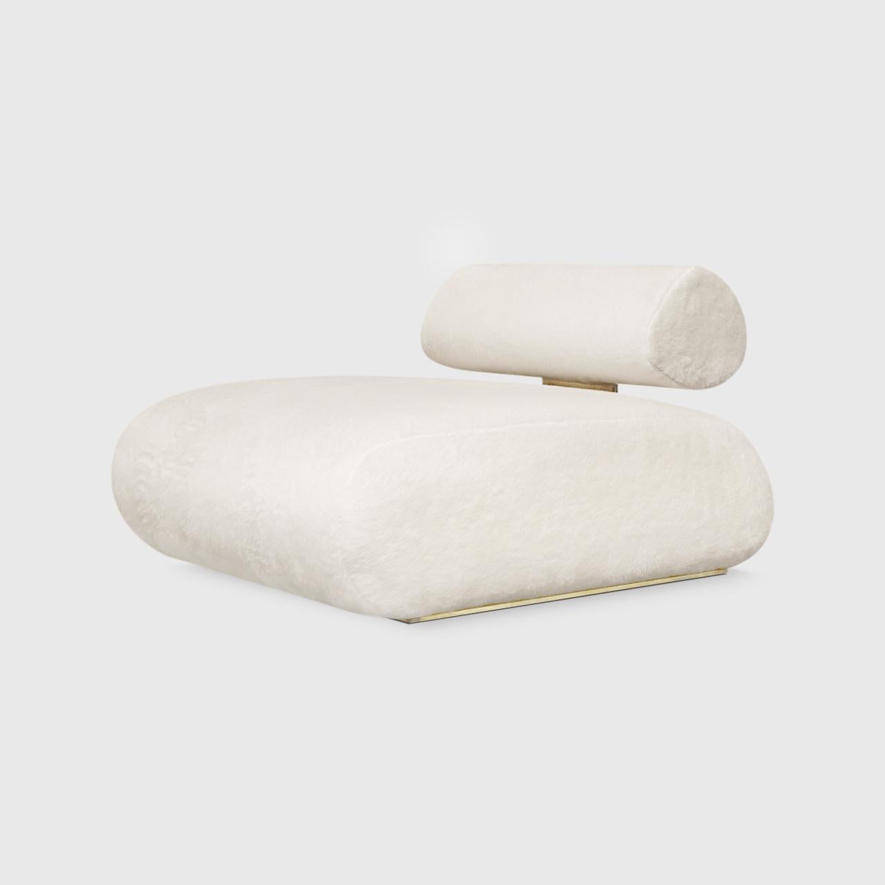 The baby beluga chair in Shearling Wool and brass base.

Small:
L 98.9cm/39