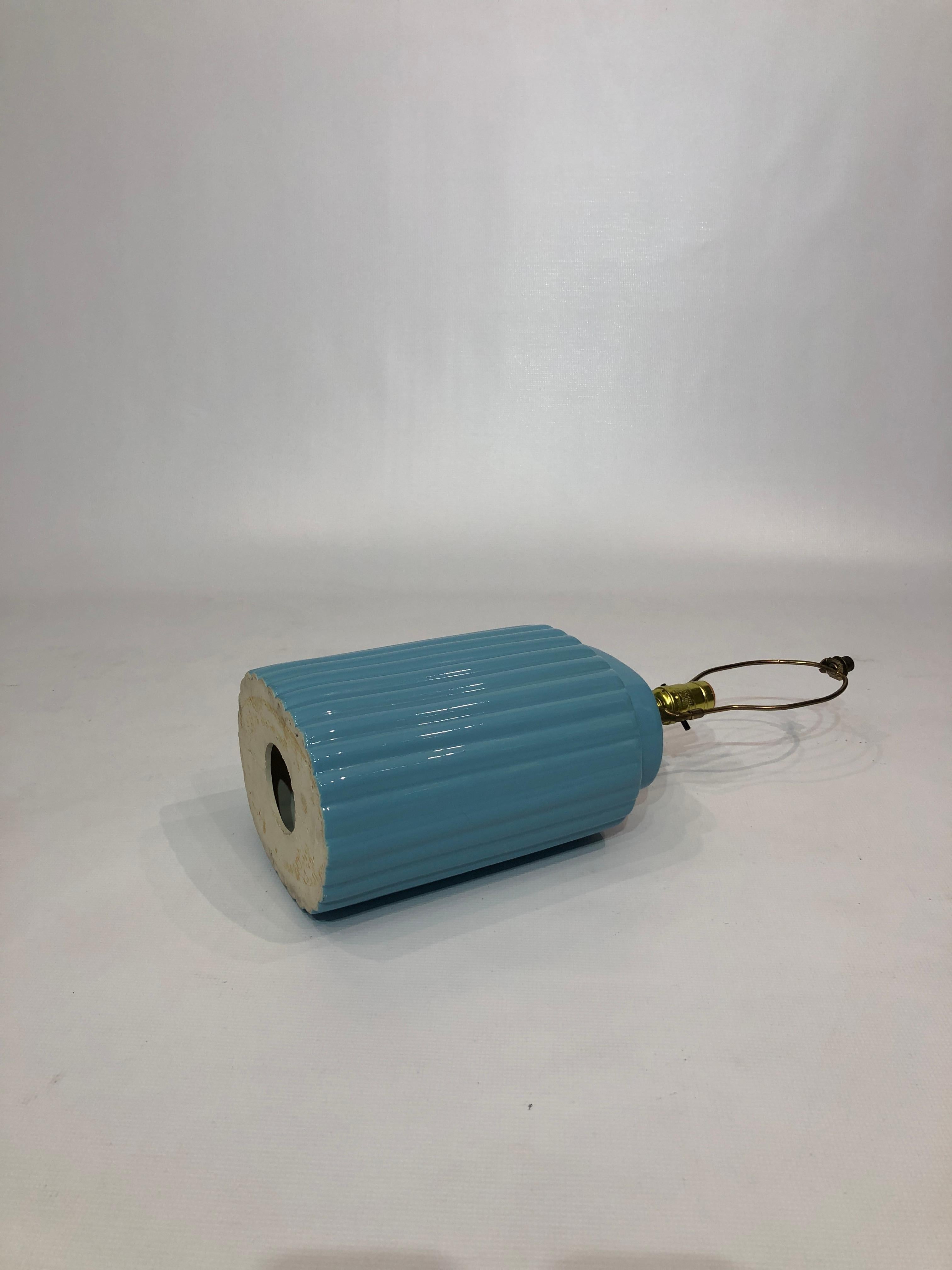 Baby Blue Ceramic Table Lamp 1970s Art Deco Style Hollywood Regency Pastel 1980s For Sale 4