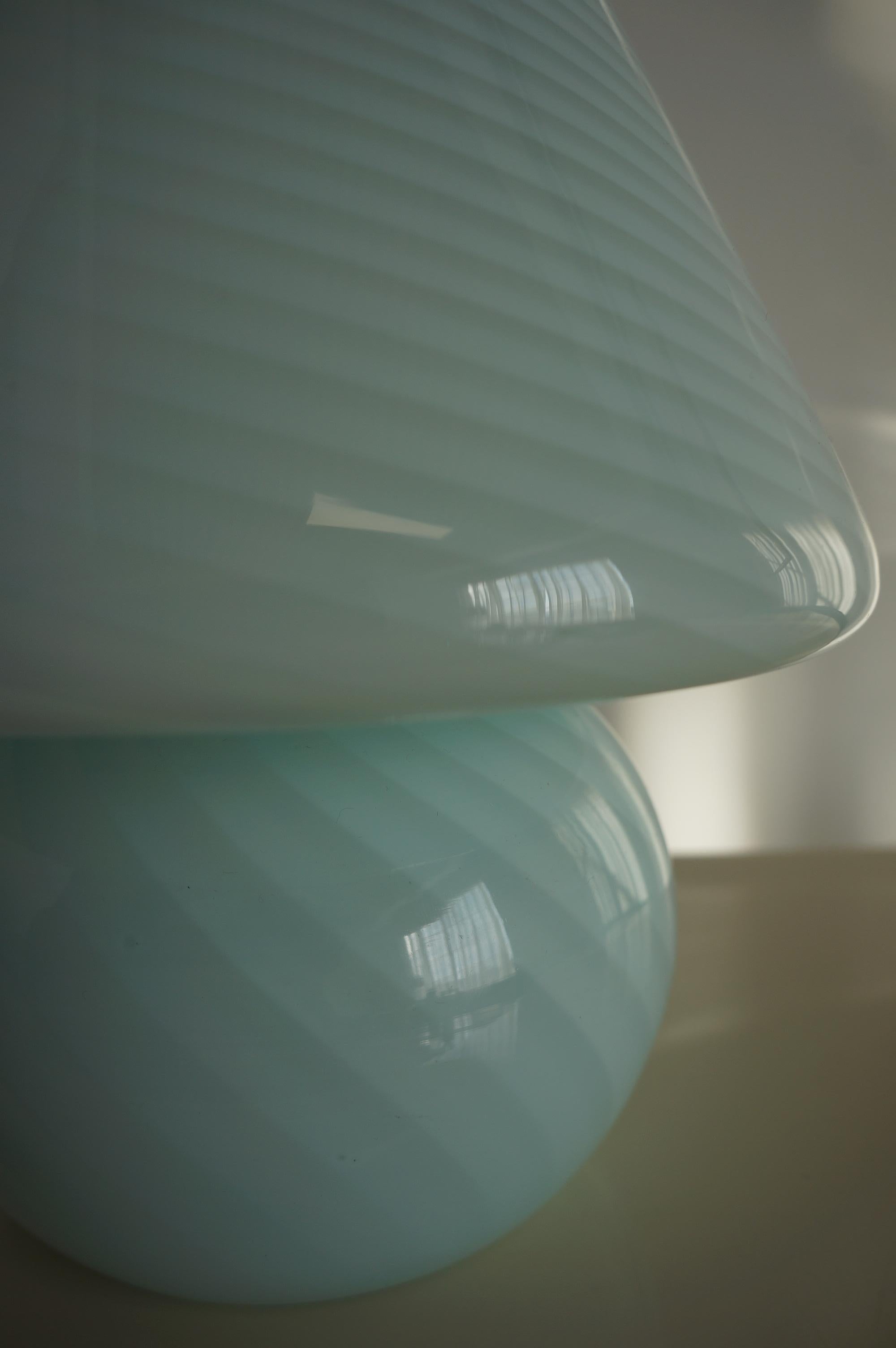 Babyblaue Pilzlampe aus Murano-Kunstglas in Pilz im Zustand „Gut“ im Angebot in Toronto, ON