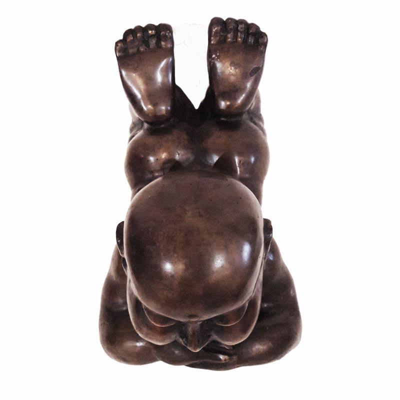 baby in buddha position