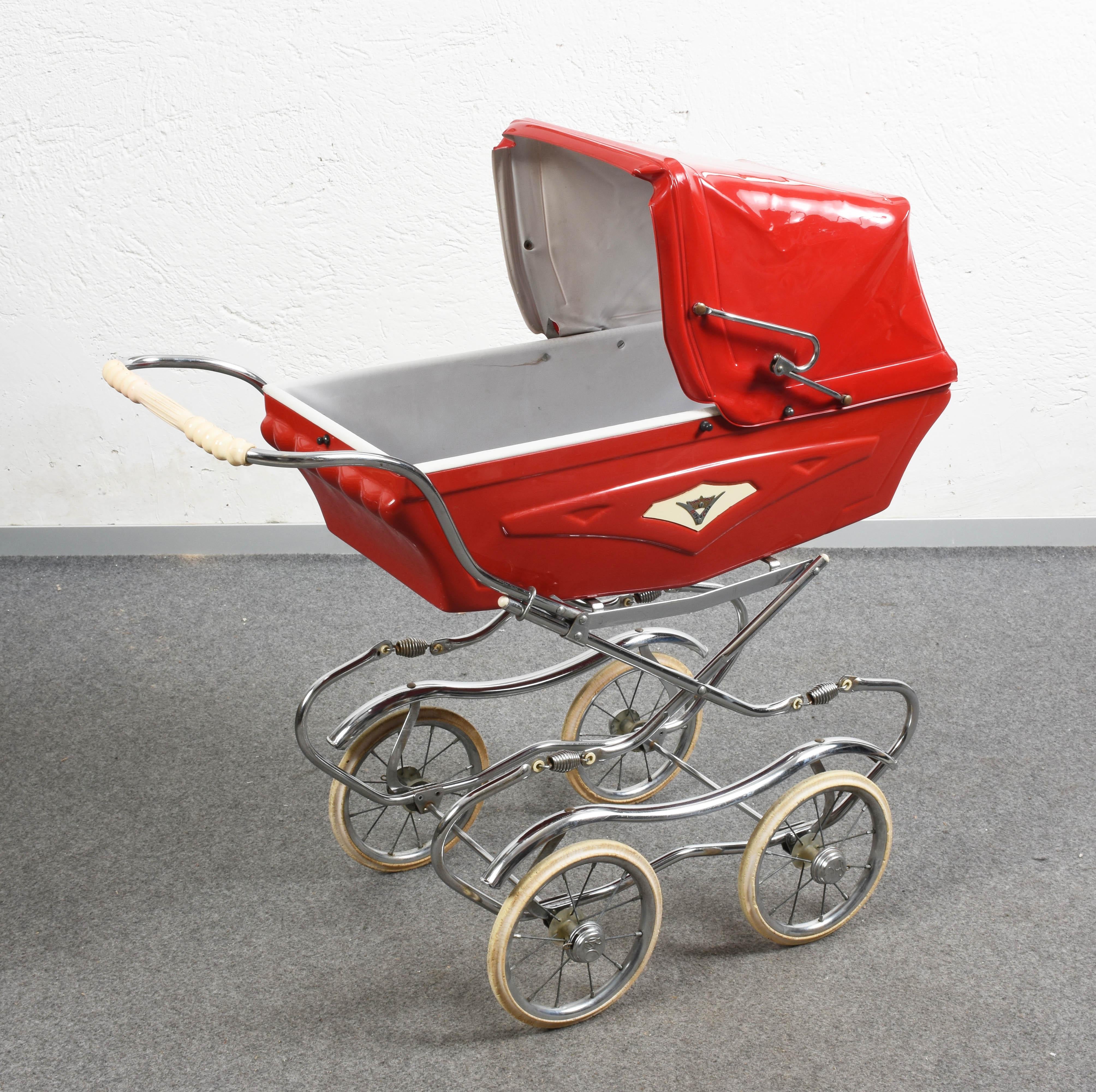 Baby Cars Midcentury Red Steel and Plastic Italian Baby Pram Stroller, 1950s In Good Condition In Roma, IT