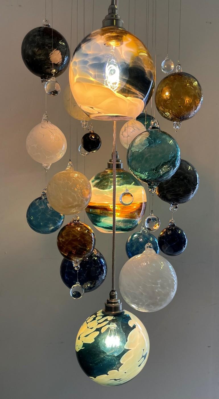 Lámpara BABY de Roast Designs con globos de vidrio soplado individualmente Moderno en venta