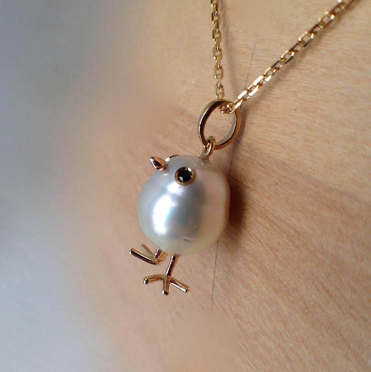 Baby Chick Australian Pearl Black Diamond Yellow Gold Pendant In New Condition In Bussolengo, Verona