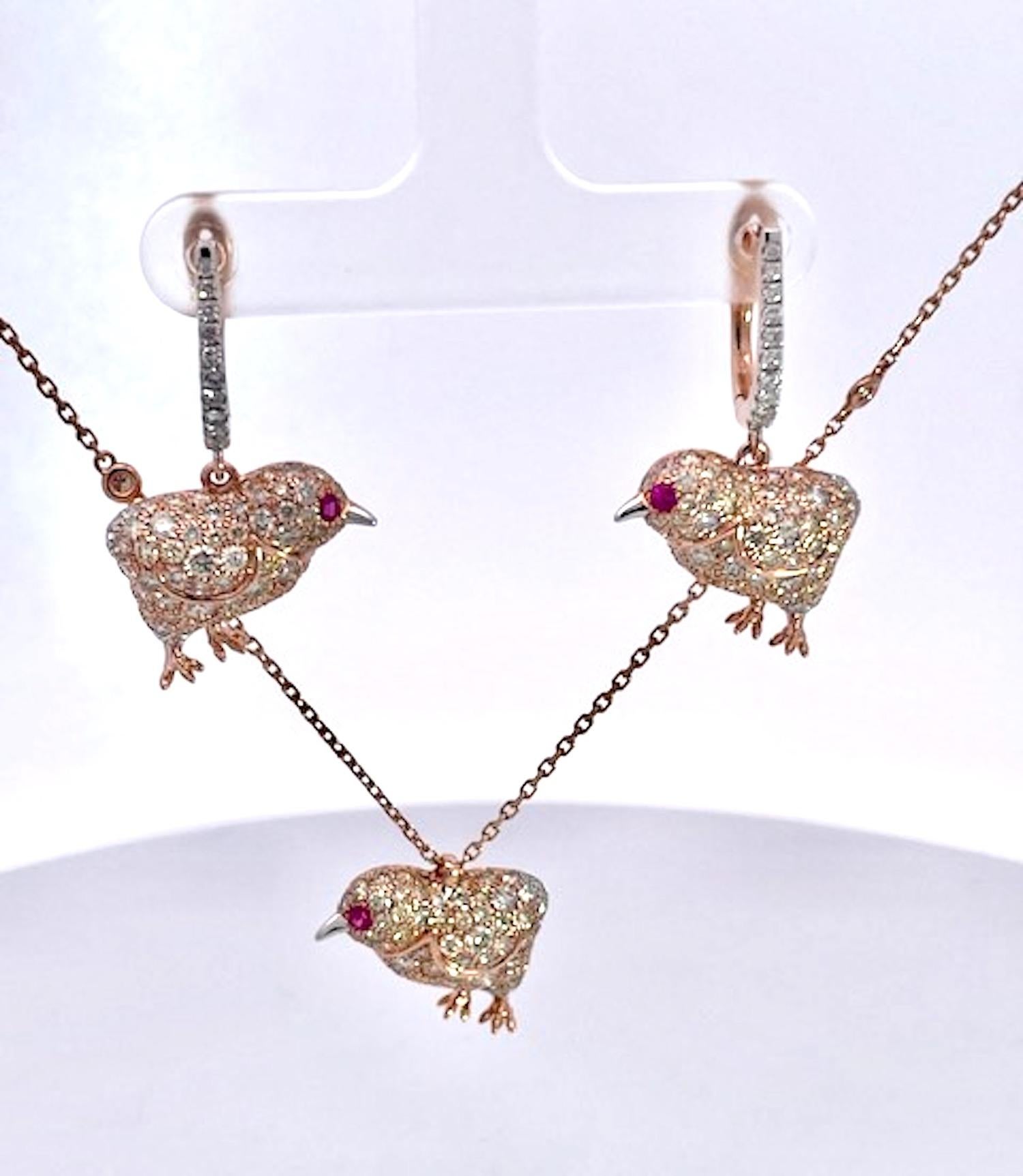 Baby Küken Ohrringe und Anhänger mit farbigen Diamanten Rose Gold im Angebot 4