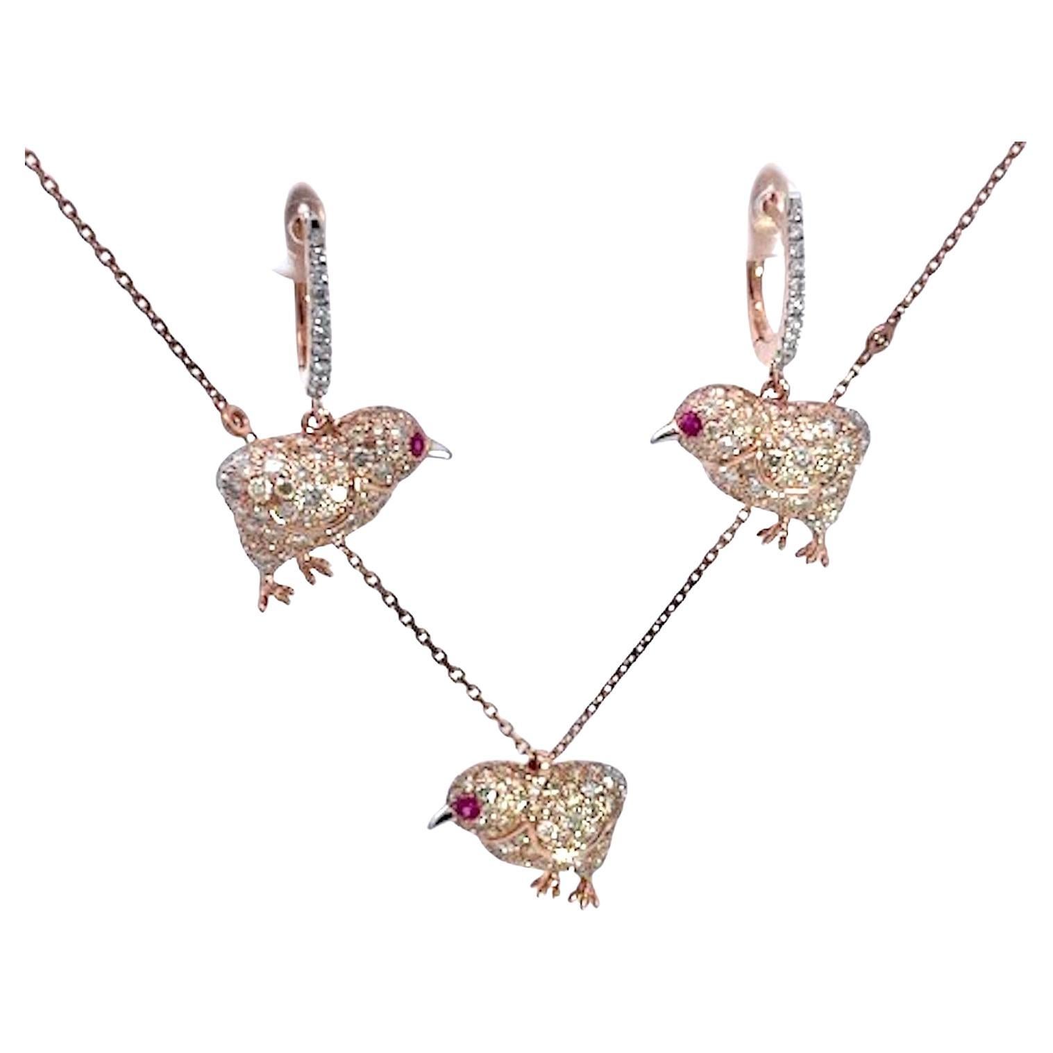 Baby Küken Ohrringe und Anhänger mit farbigen Diamanten Rose Gold im Angebot