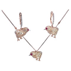 Baby Küken Ohrringe und Anhänger mit farbigen Diamanten Rose Gold