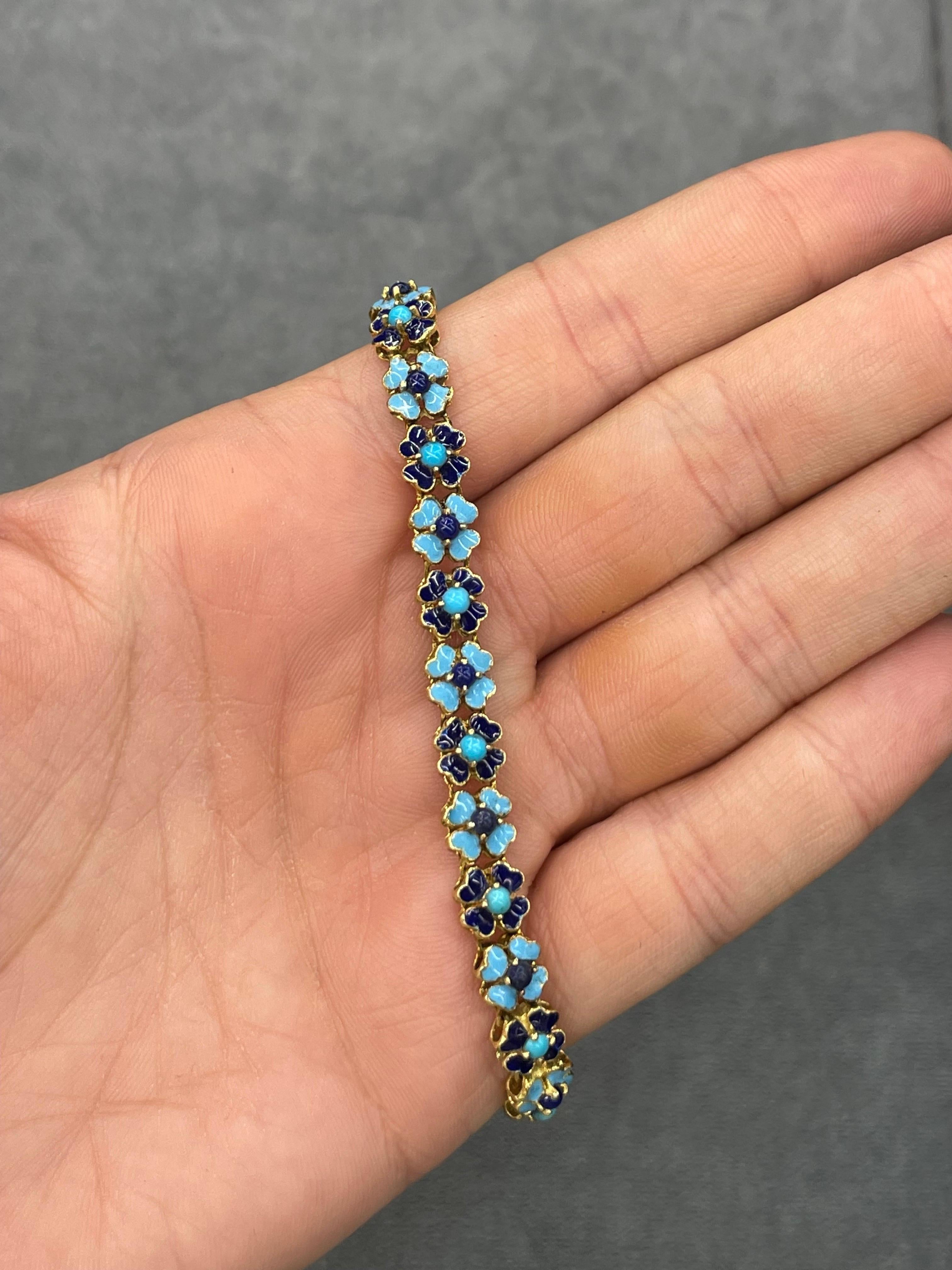 Bracelet marguerite en or 18 carats avec fleurs alternées bleu pâle et bleu foncé italien en vente 2