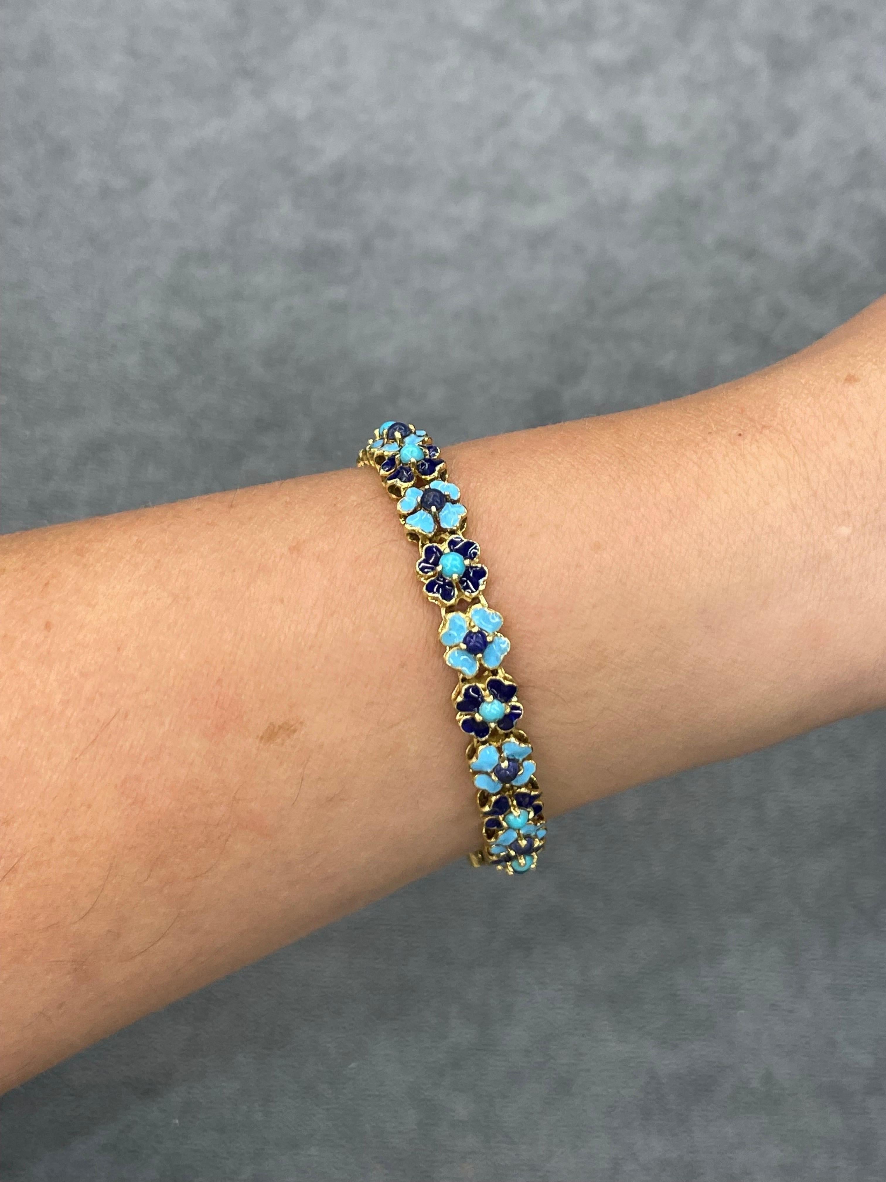 Bracelet marguerite en or 18 carats avec fleurs alternées bleu pâle et bleu foncé italien en vente 4