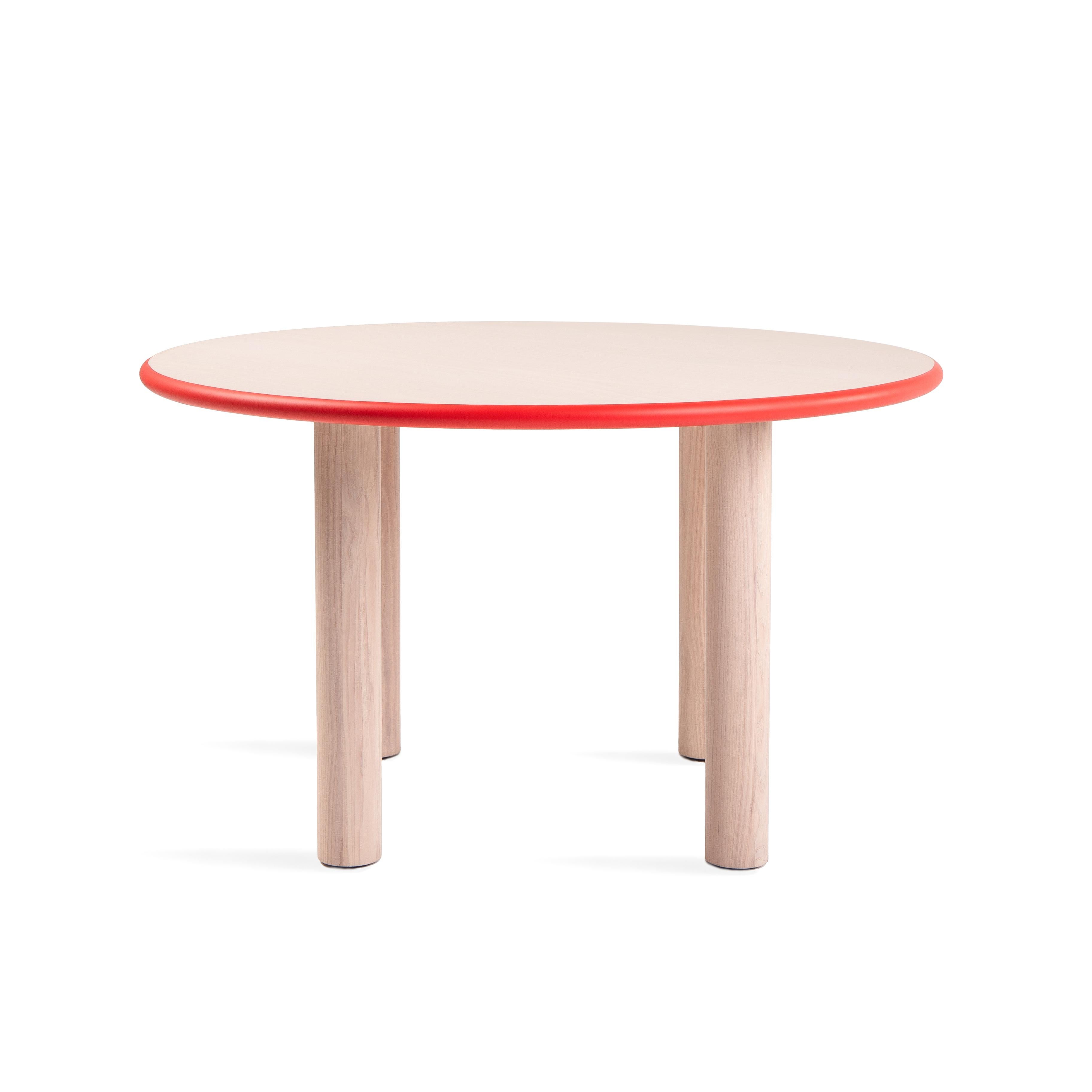 Le design de la table est un 