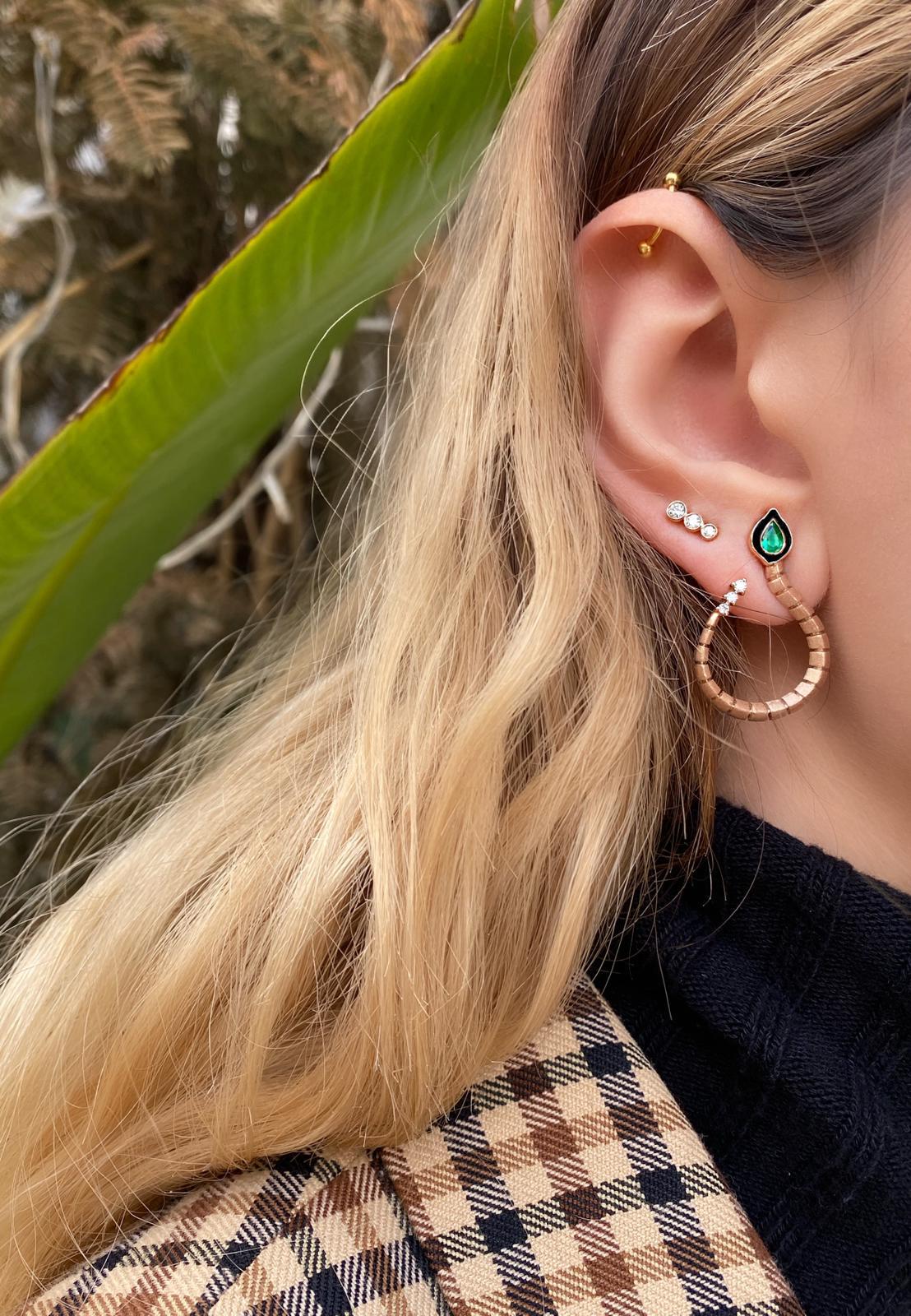 Baby-Diamant-Creolen aus 14 Karat Roségold mit Smaragd (Moderne) im Angebot