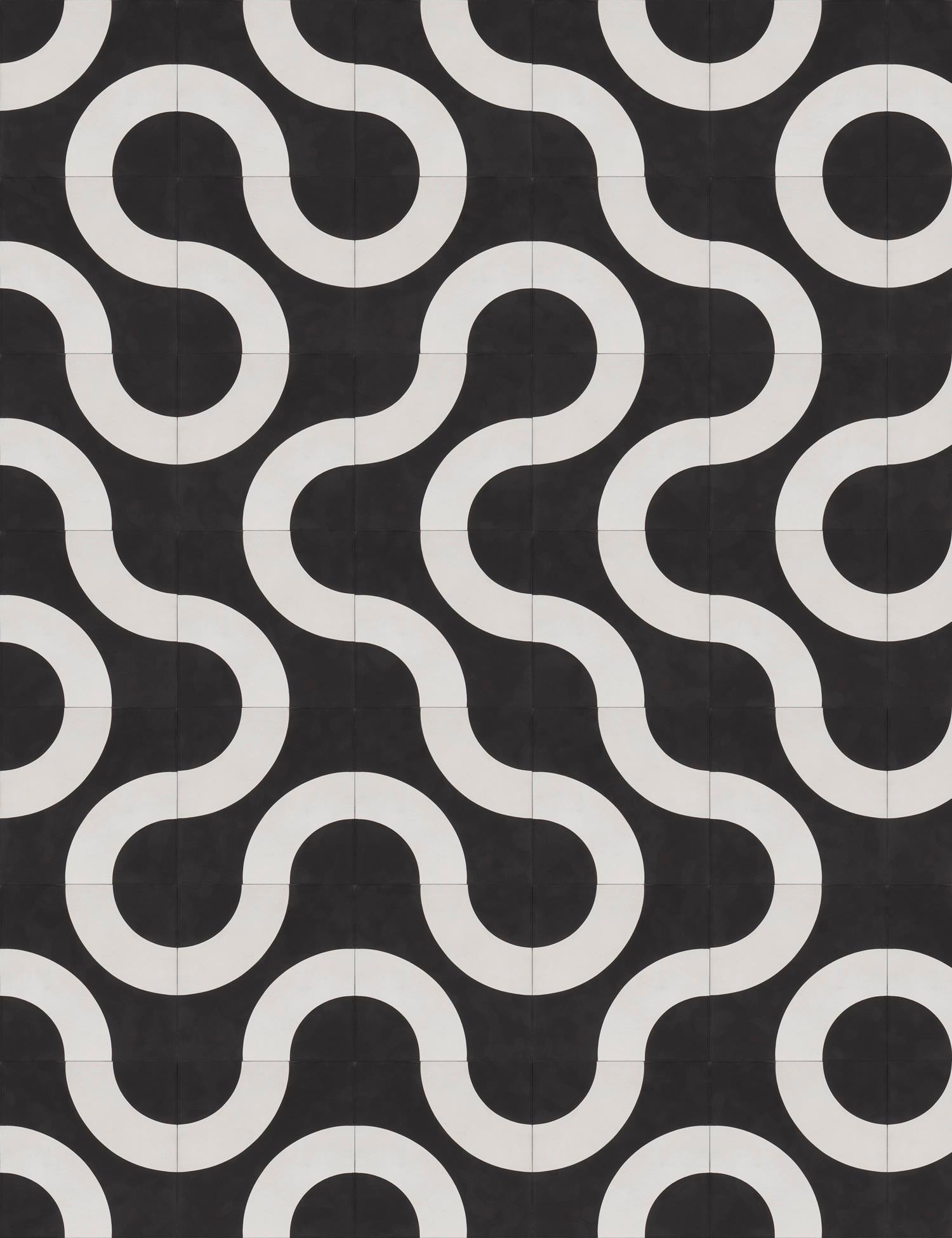 Diese gewölbte geometrische Form schafft ein weiches Labyrinth mit unendlichen Möglichkeiten.
Zementfliesen
Art: Enkaustische Zementfliese
Herstellungsverfahren: Hydraulisches Pressverfahren
Materialien: Weißzement, Steinmehl, Zusatzstoffe,