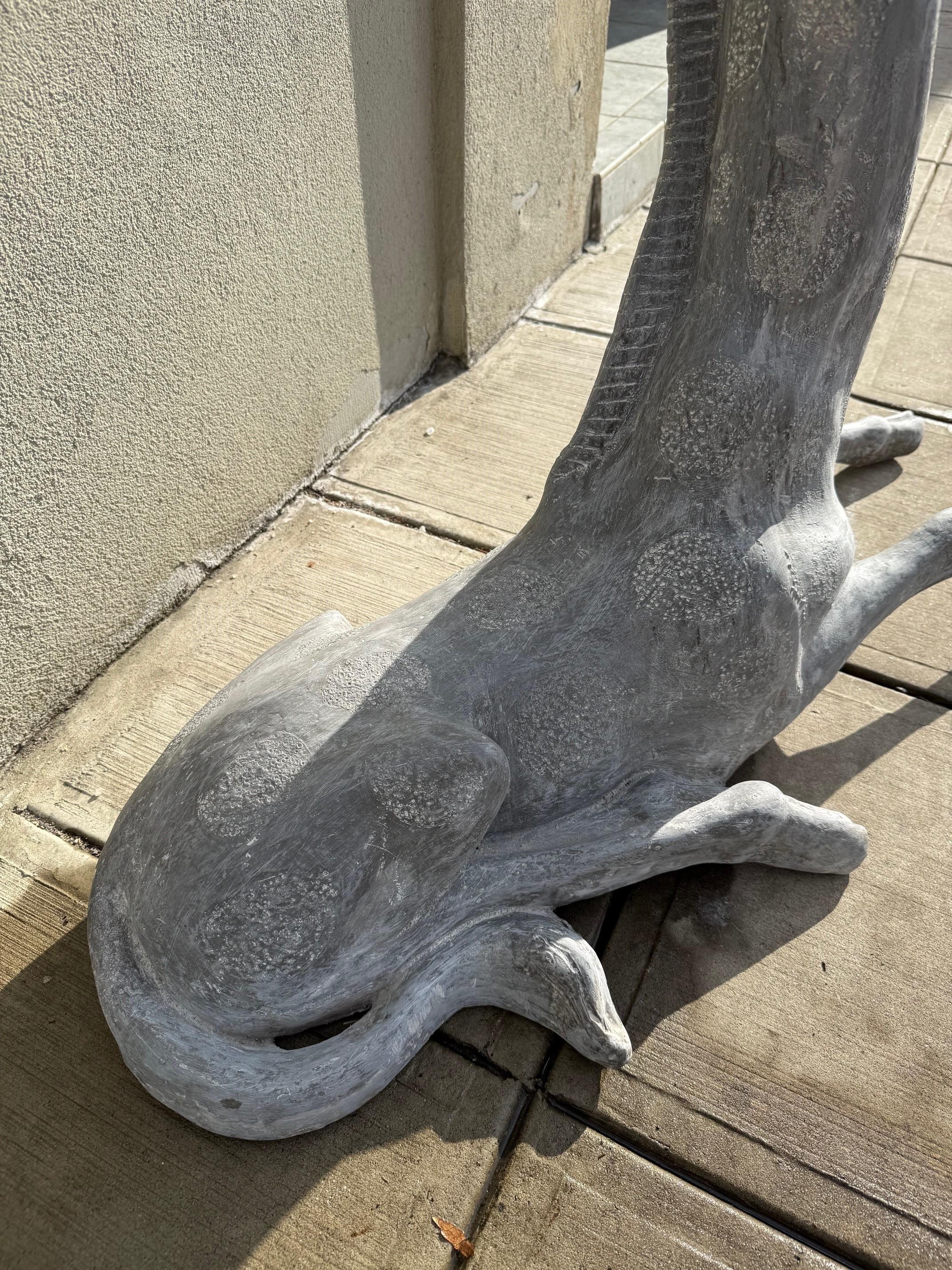 Baby Giraffe aus Fiberglas für draußen im Angebot 5
