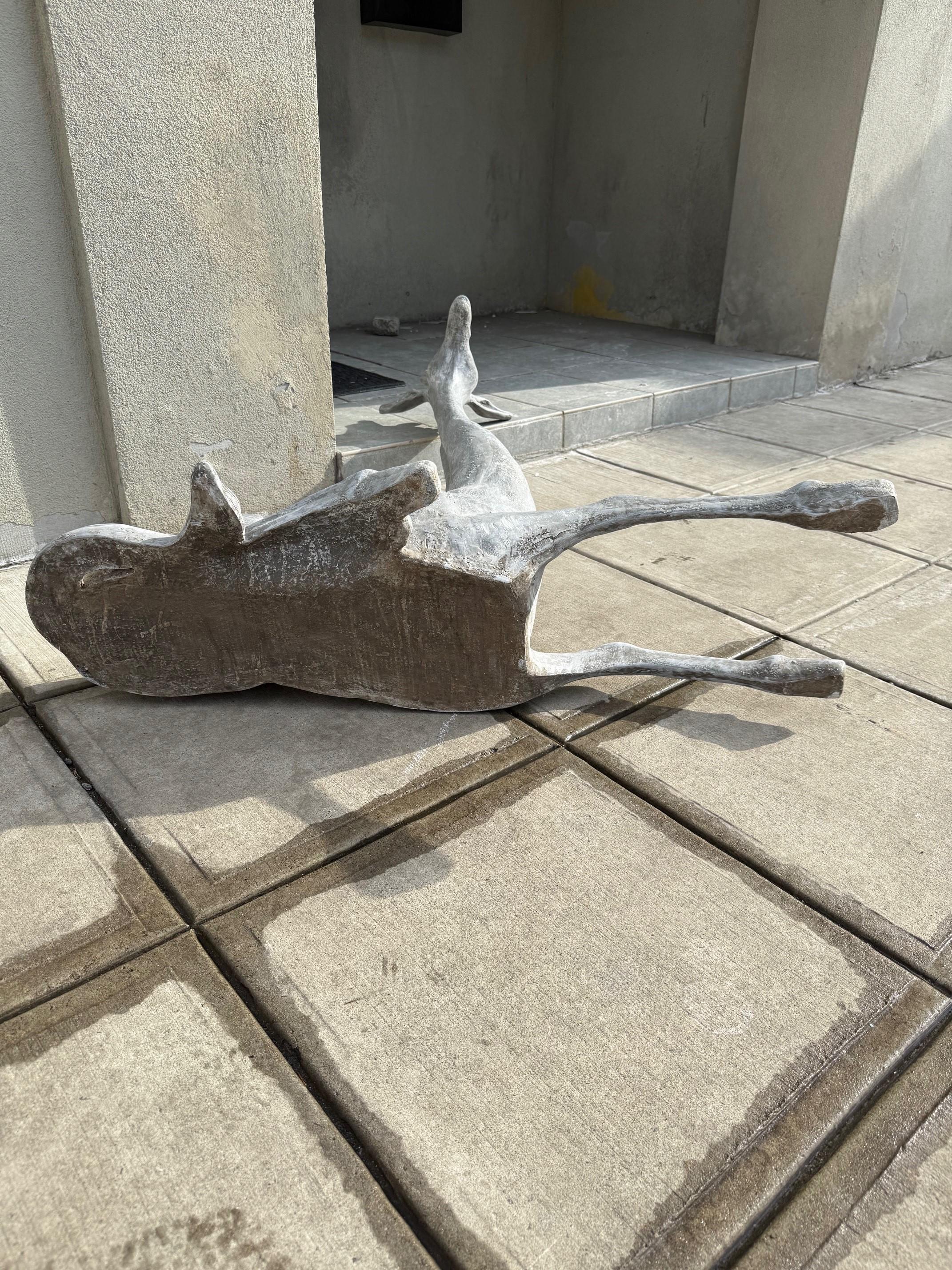 Baby Giraffe aus Fiberglas für draußen im Angebot 6