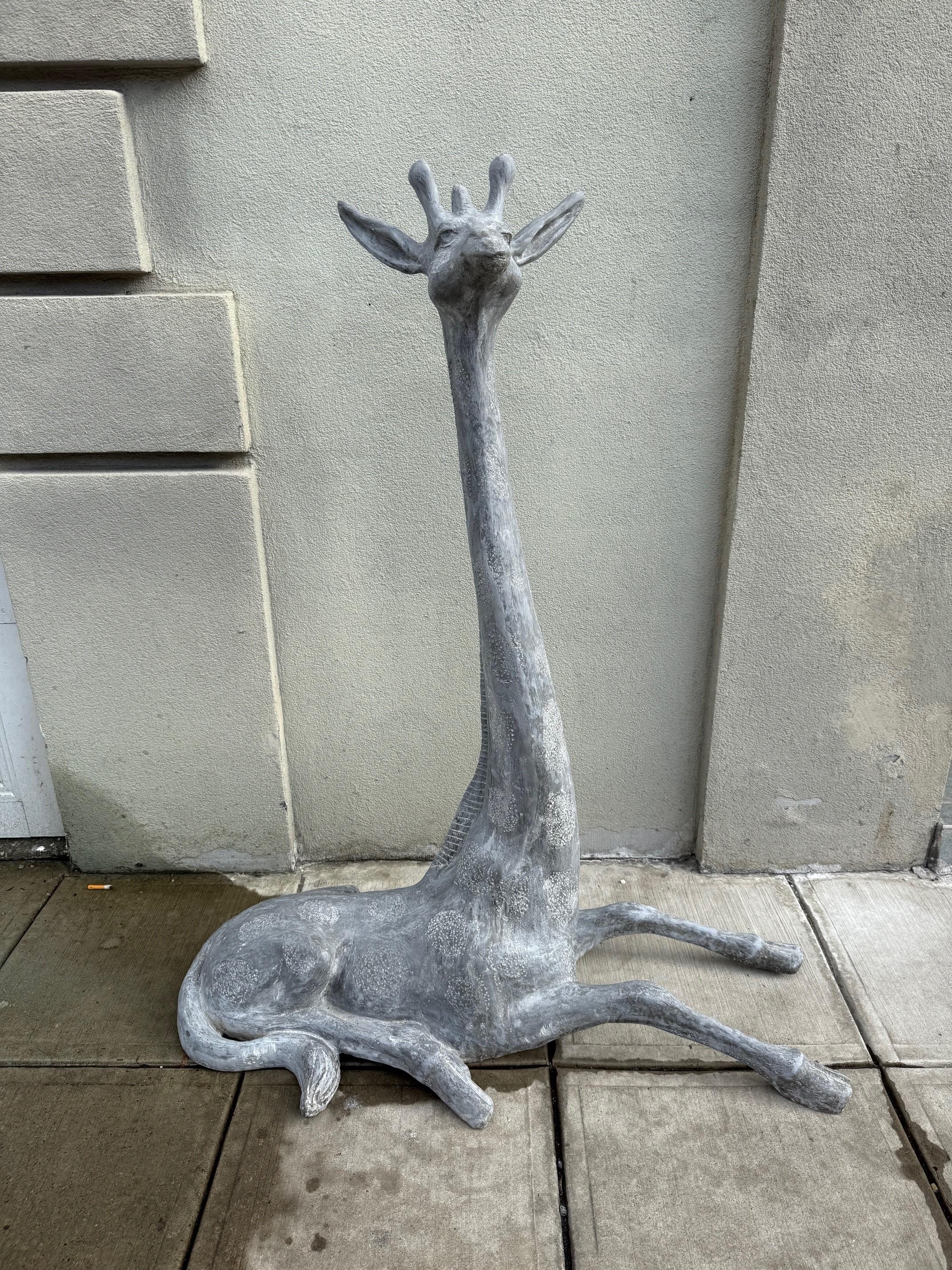 Baby Giraffe aus Fiberglas für draußen im Angebot 1