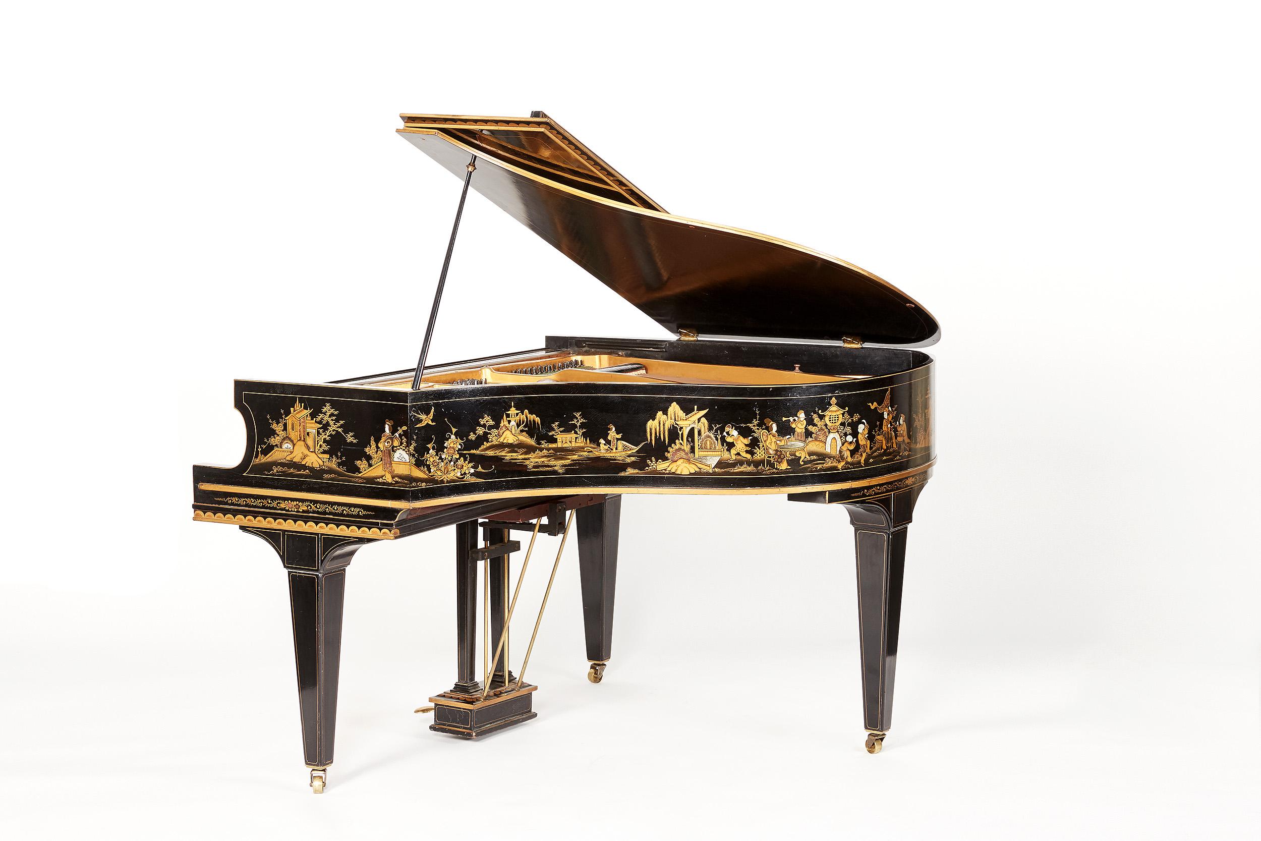 20th Century Baby Grand Piano Art Deco with Chinoiserie an Asian Fairy Talente  For Sale