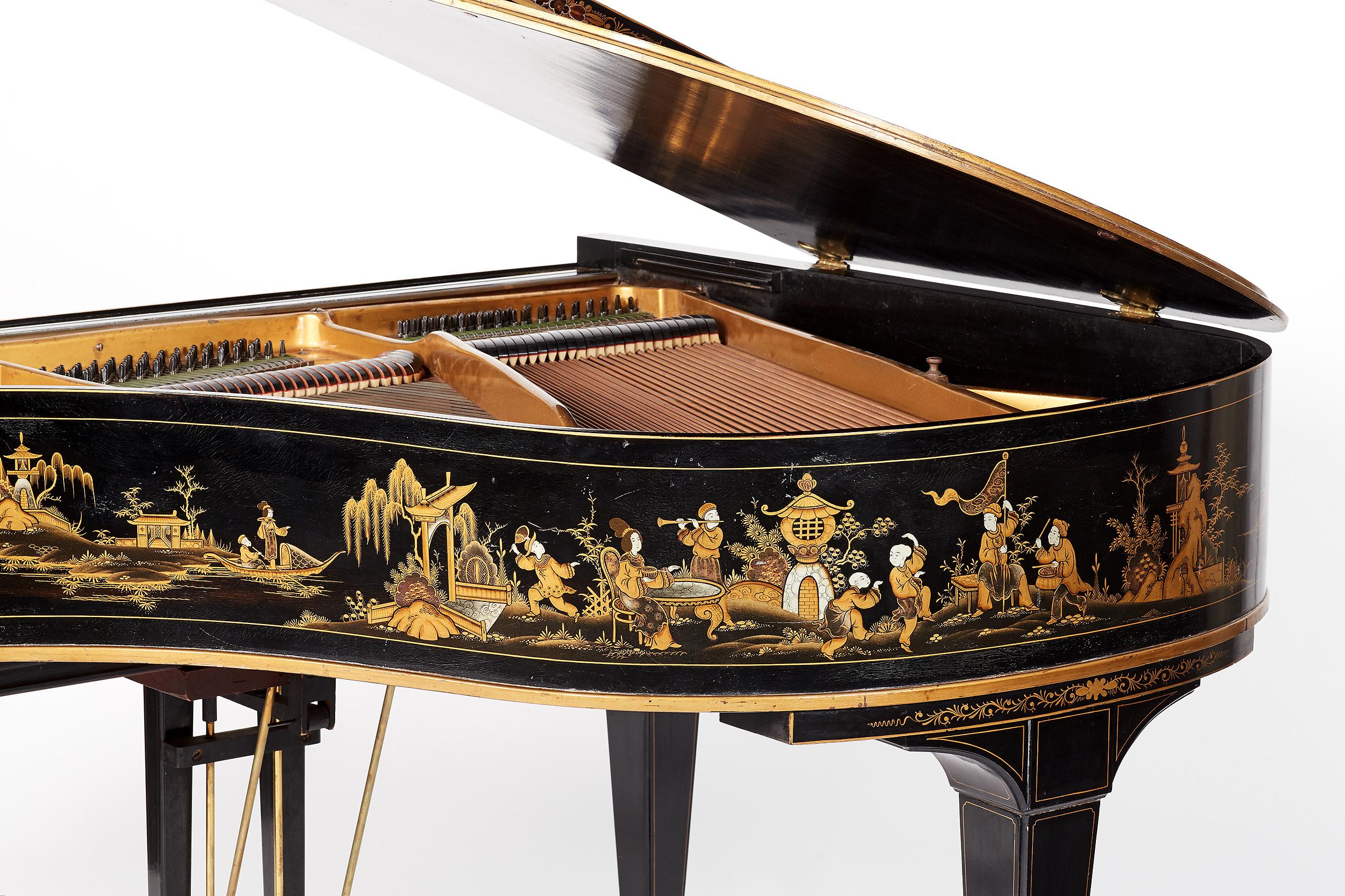 Wood Baby Grand Piano Art Deco with Chinoiserie an Asian Fairy Talente  For Sale