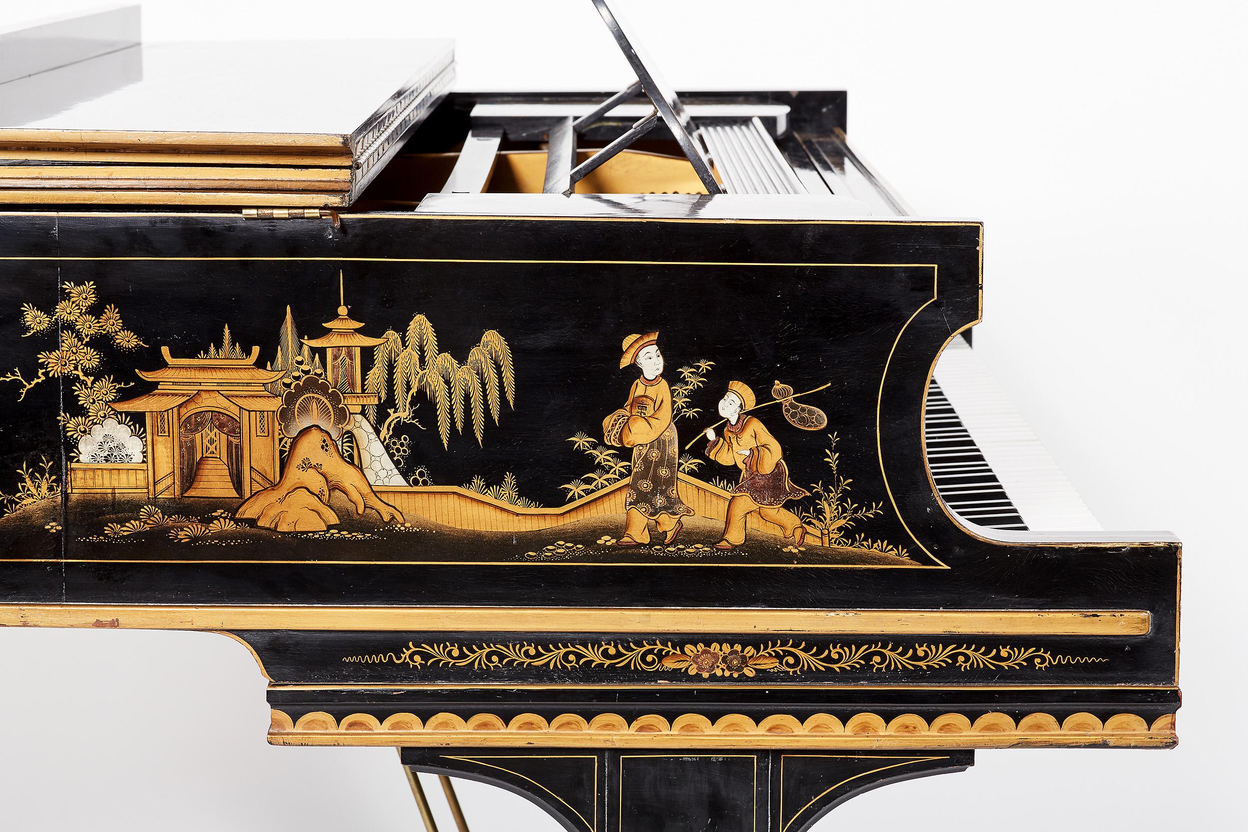 Baby Grand Piano Art Deco with Chinoiserie an Asian Fairy Talente  For Sale 6