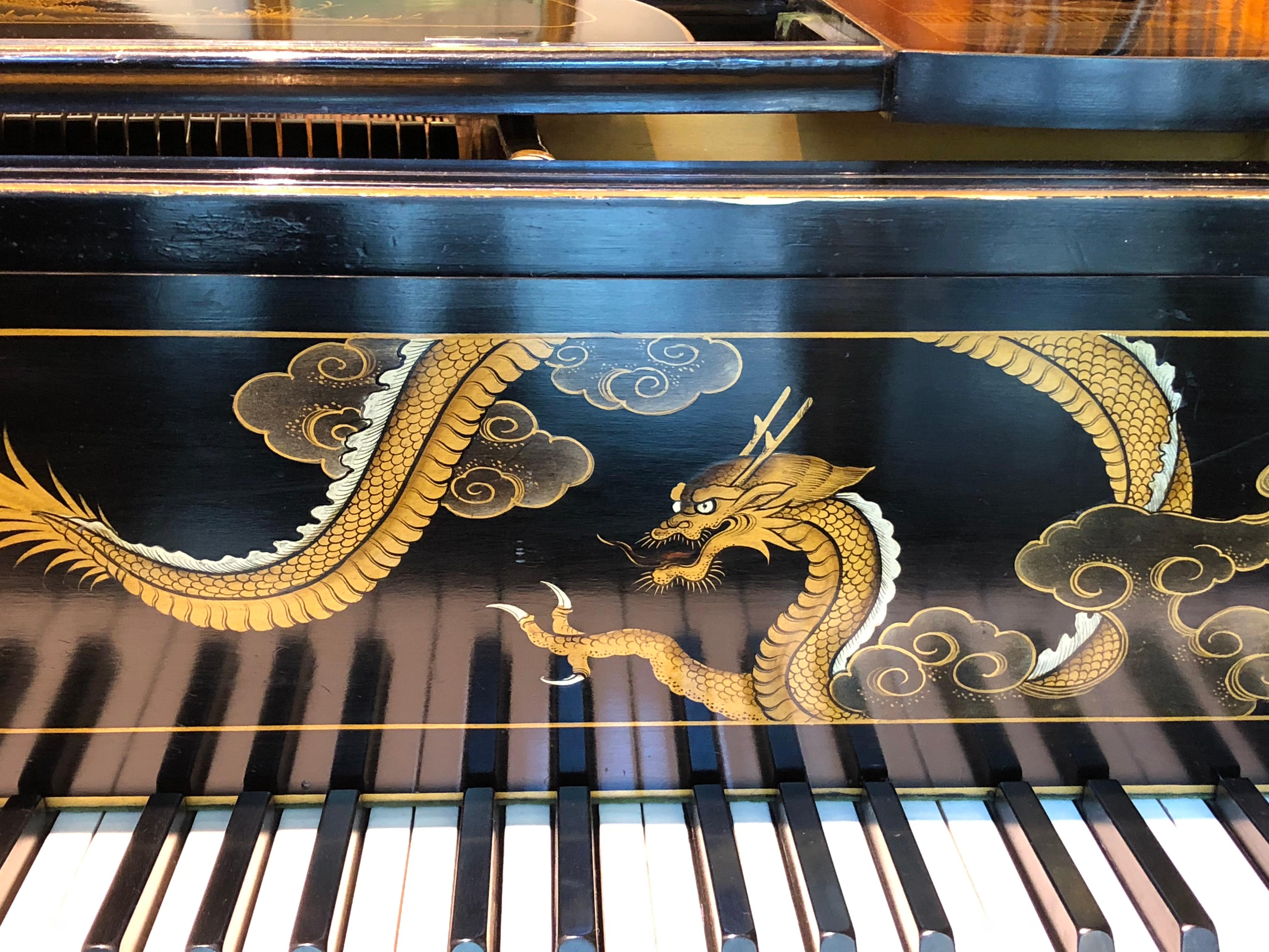 Baby Grand Piano Art Deco with Chinoiserie an Asian Fairy Talente  For Sale 7