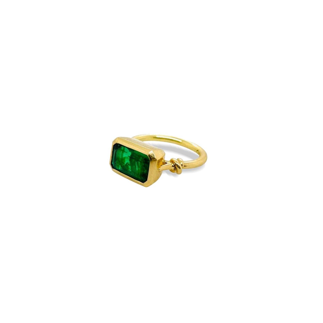 For Sale:  3ct  Knot Emerald Ring in 18ct Yellow Gold 4