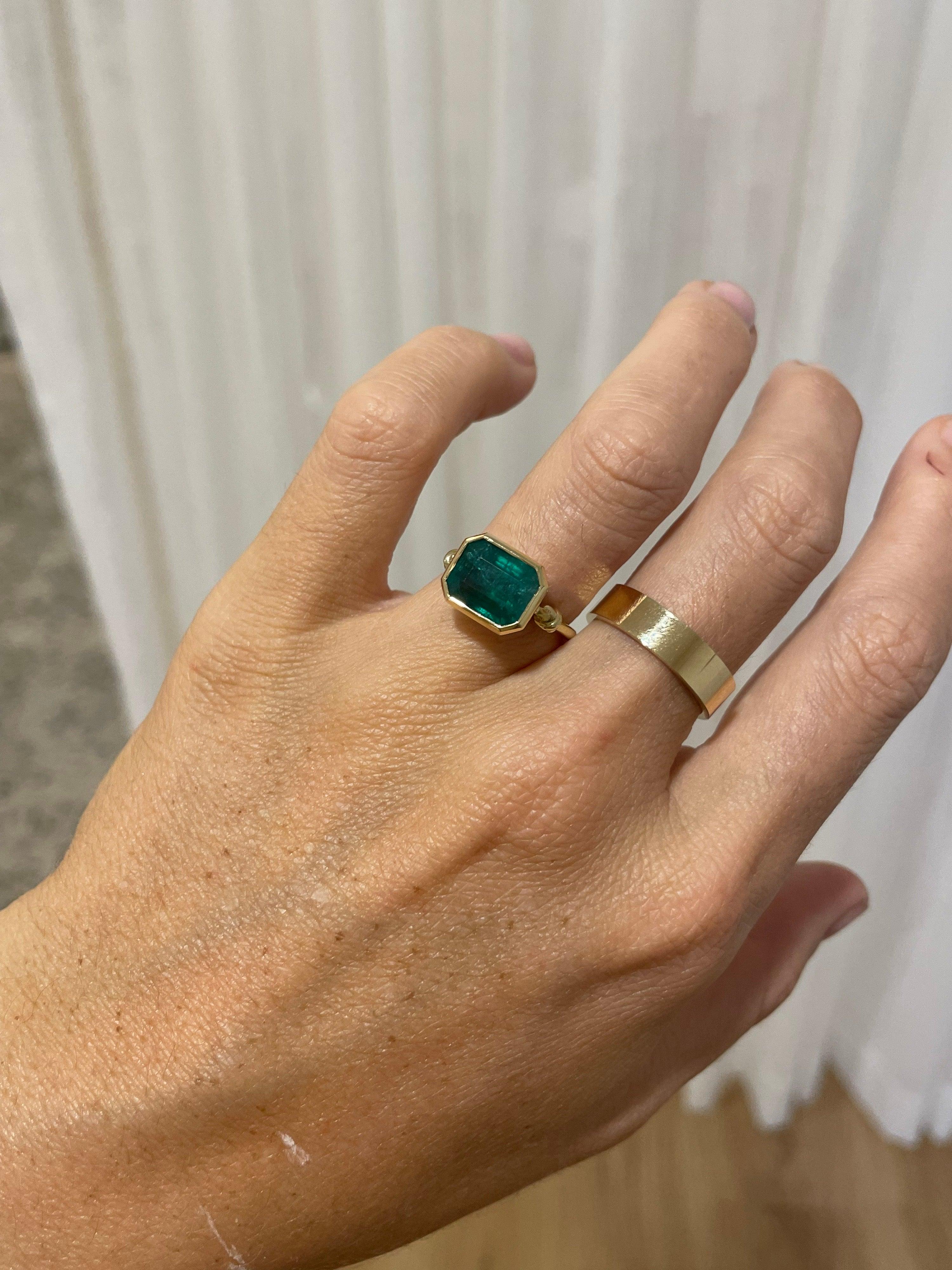 For Sale:  3ct  Knot Emerald Ring in 18ct Yellow Gold 16