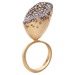 Bague Baby Malak Flourish Marquise en or 18 carats et diamants champagne 3 carats