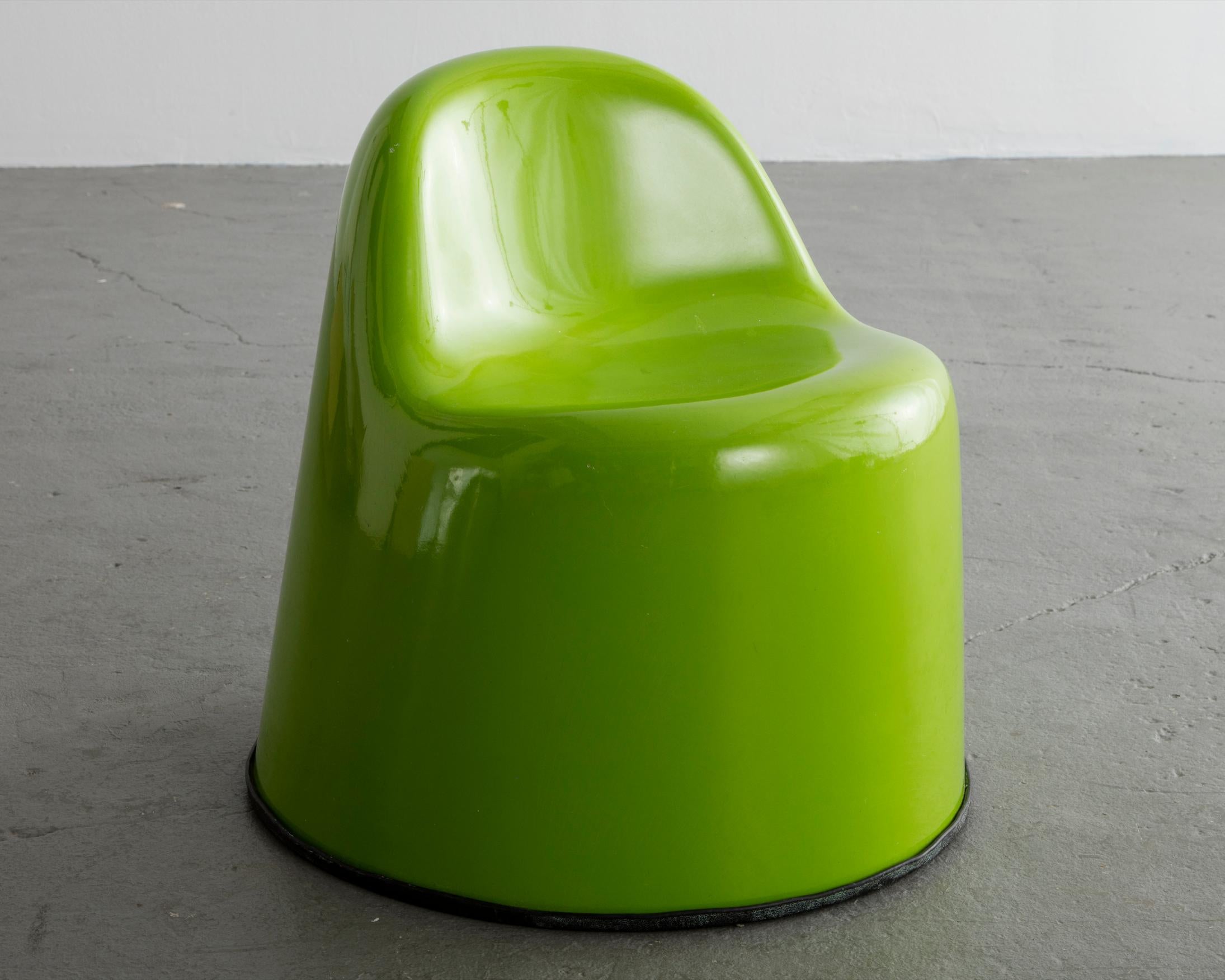 Baby Molar chair in gel-coated, fiberglass-reinforced plastic. Designed and made by Wendell Castle, Rochester, New York, 1969.