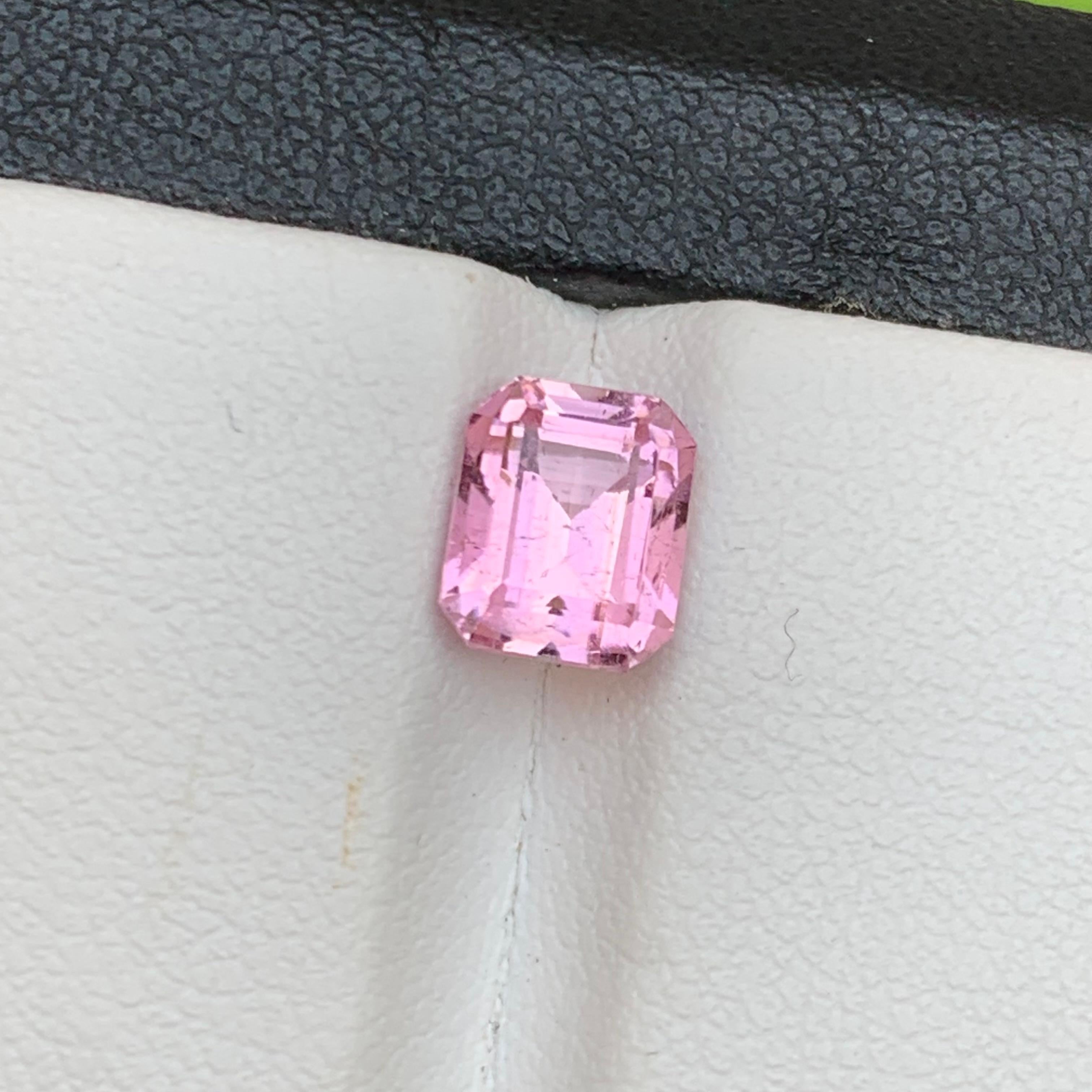 Babyrosa natürlicher Turmalin 2,20 Karat im Kissenschliff für Schmuck für Damen oder Herren im Angebot