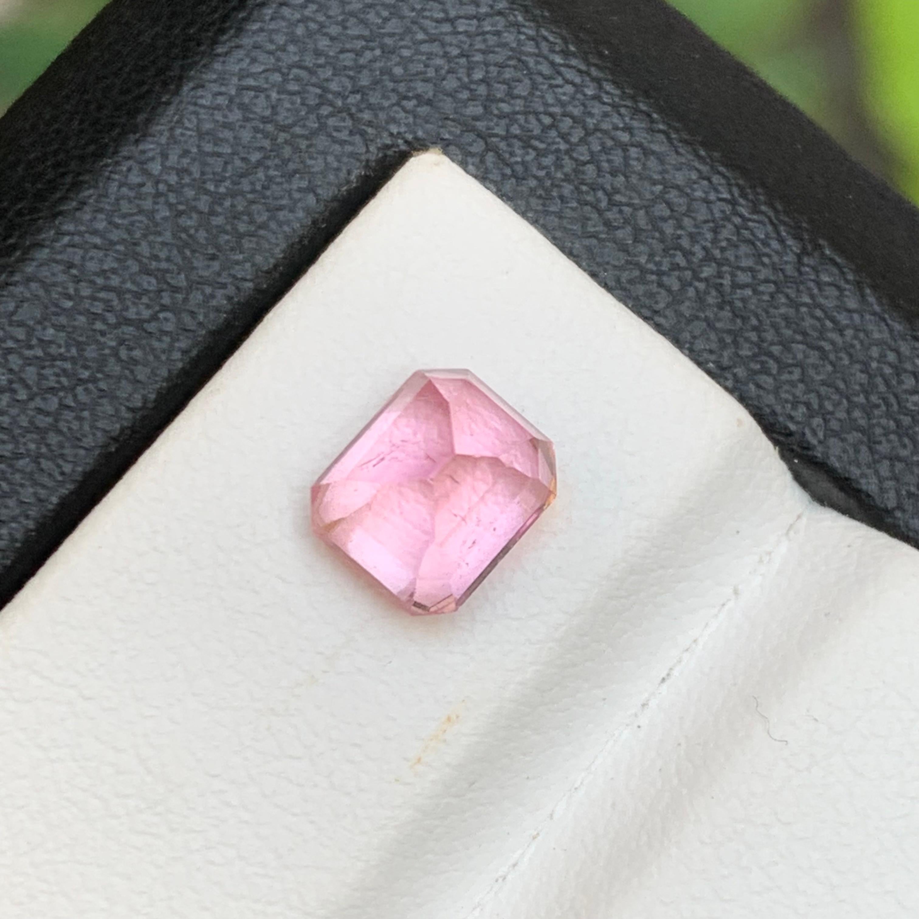 Babyrosa natürlicher Turmalin 2,20 Karat im Kissenschliff für Schmuck im Angebot 1