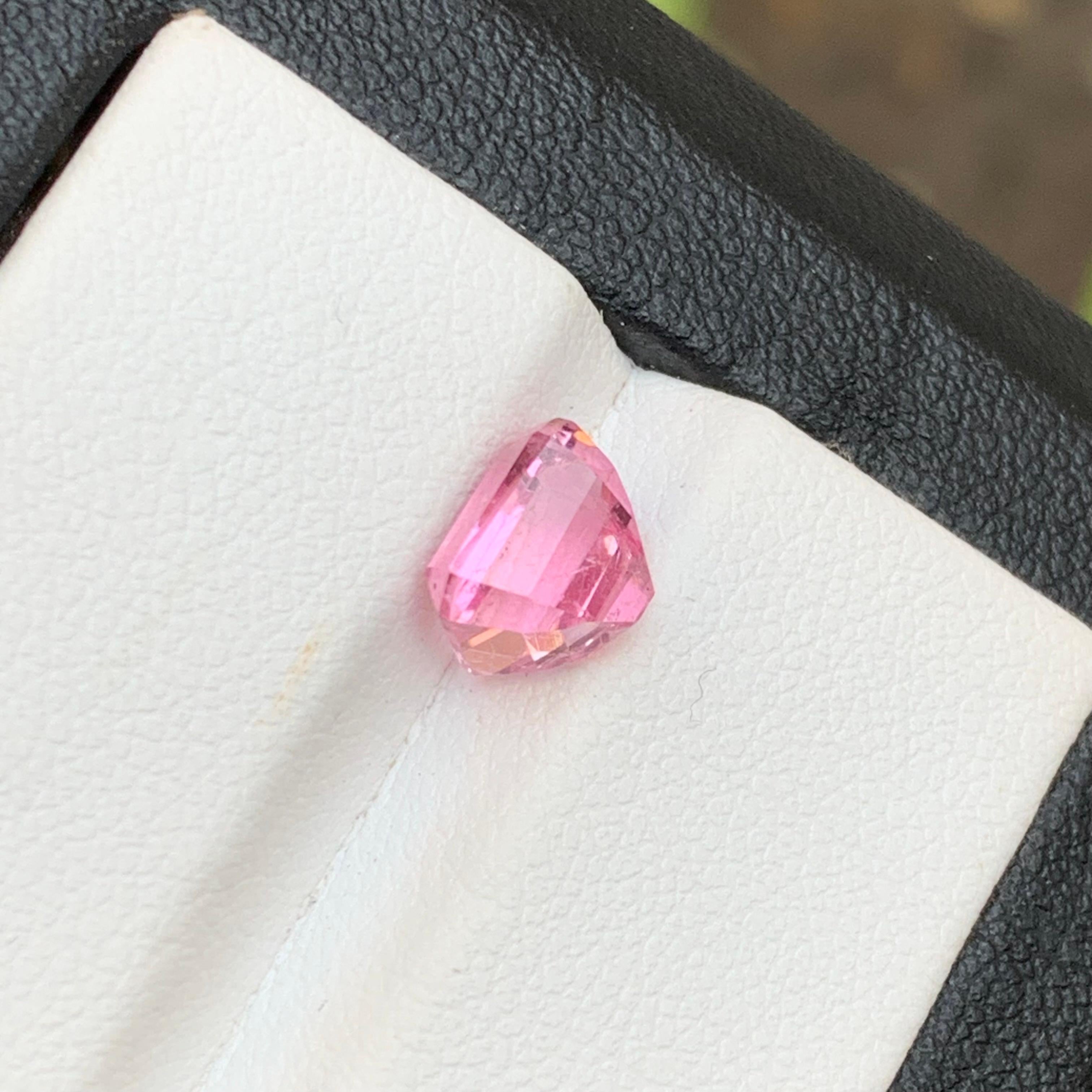 Babyrosa natürlicher Turmalin 2,20 Karat im Kissenschliff für Schmuck im Angebot 2